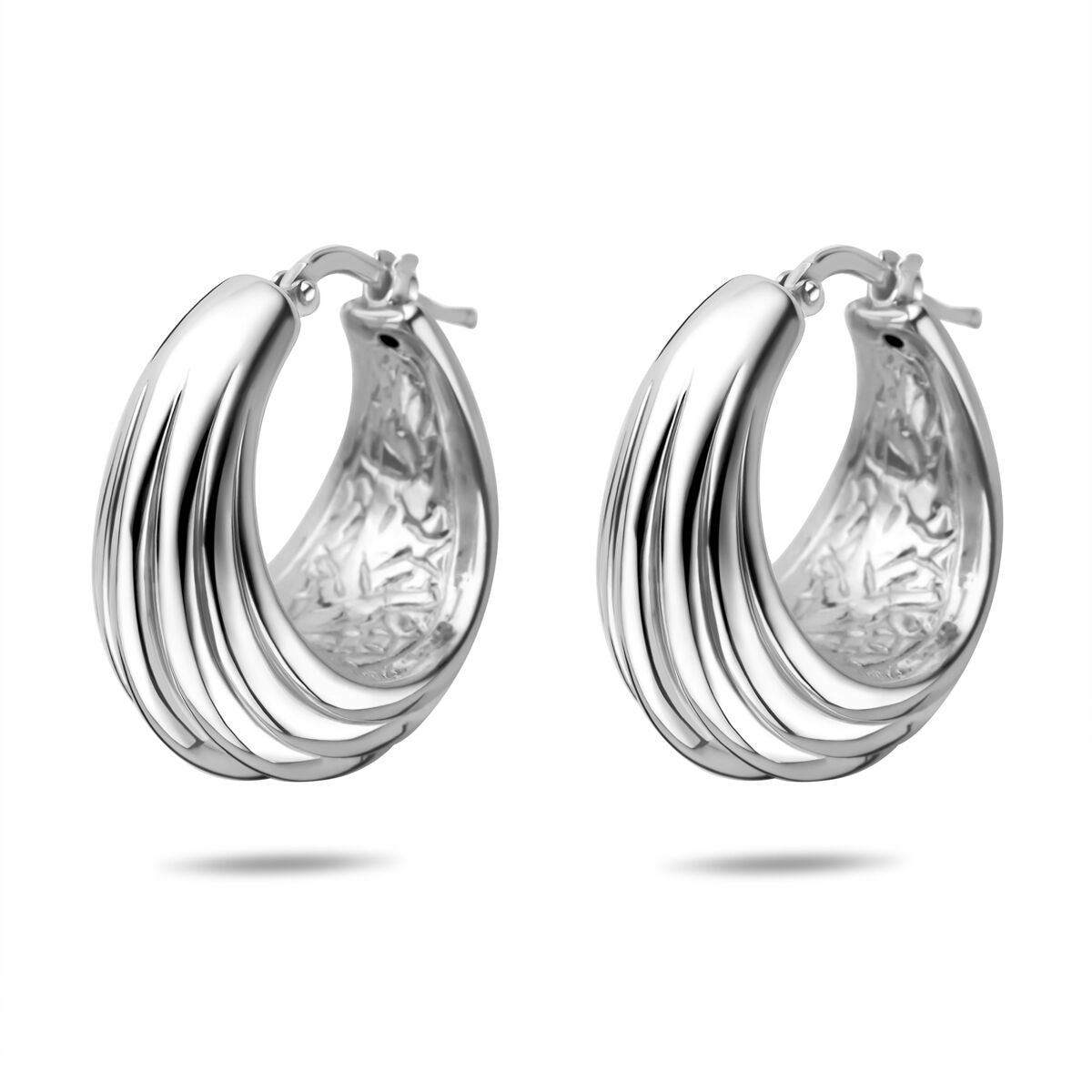 Boucles d'oreilles en argent 925 rhodié, de forme ronde avec trois bandes ondulées, dimensions 25,5 x 14 mm.