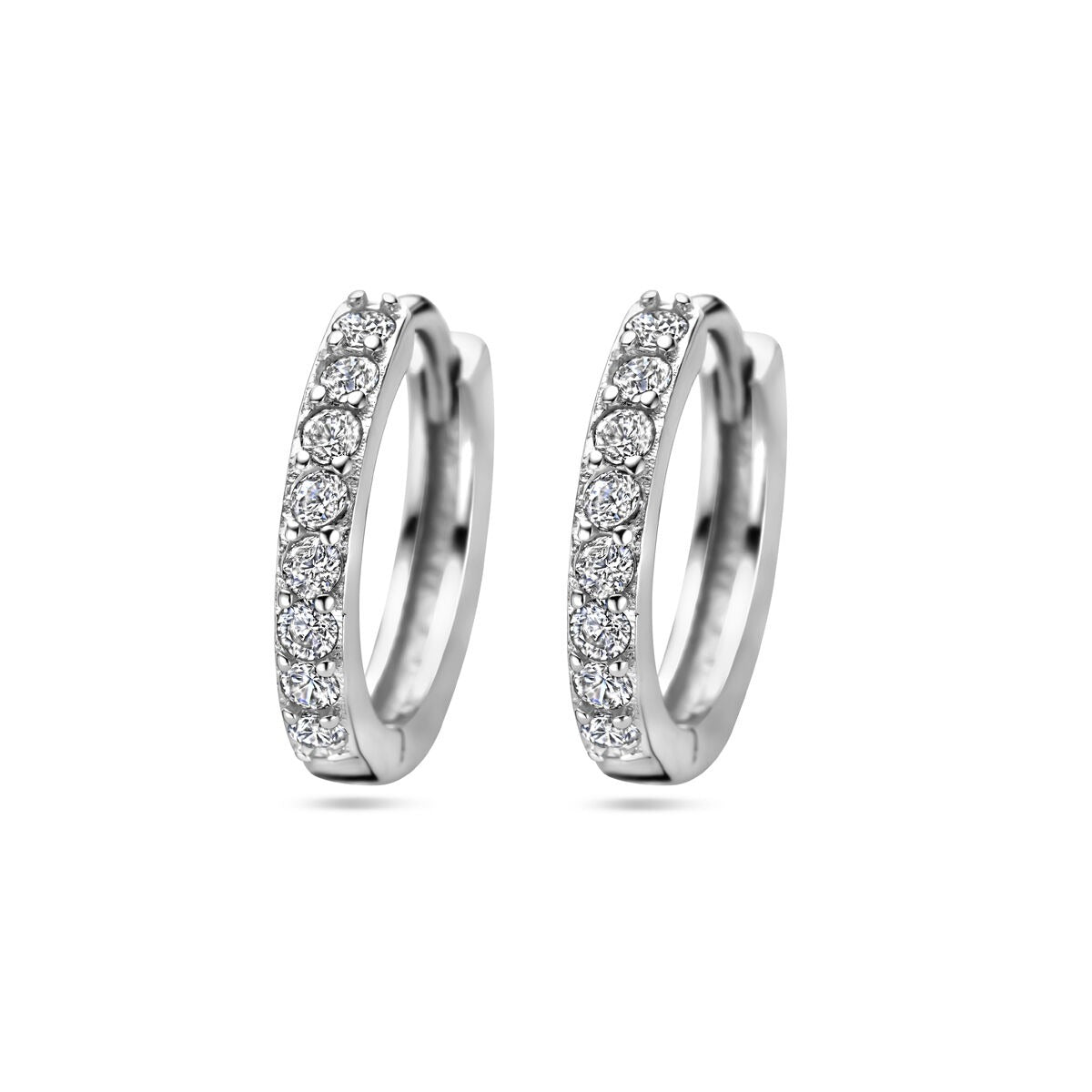 Boucles d'oreilles argentées avec zirconiums, finition rhodiée, en forme de créoles.