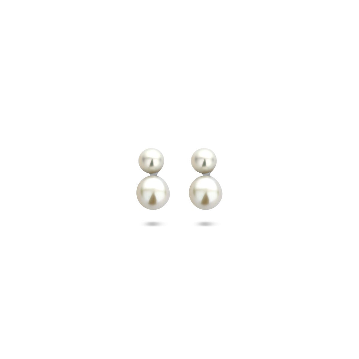 Boucles d'oreilles en argent 925 rhodié avec perles blanches.