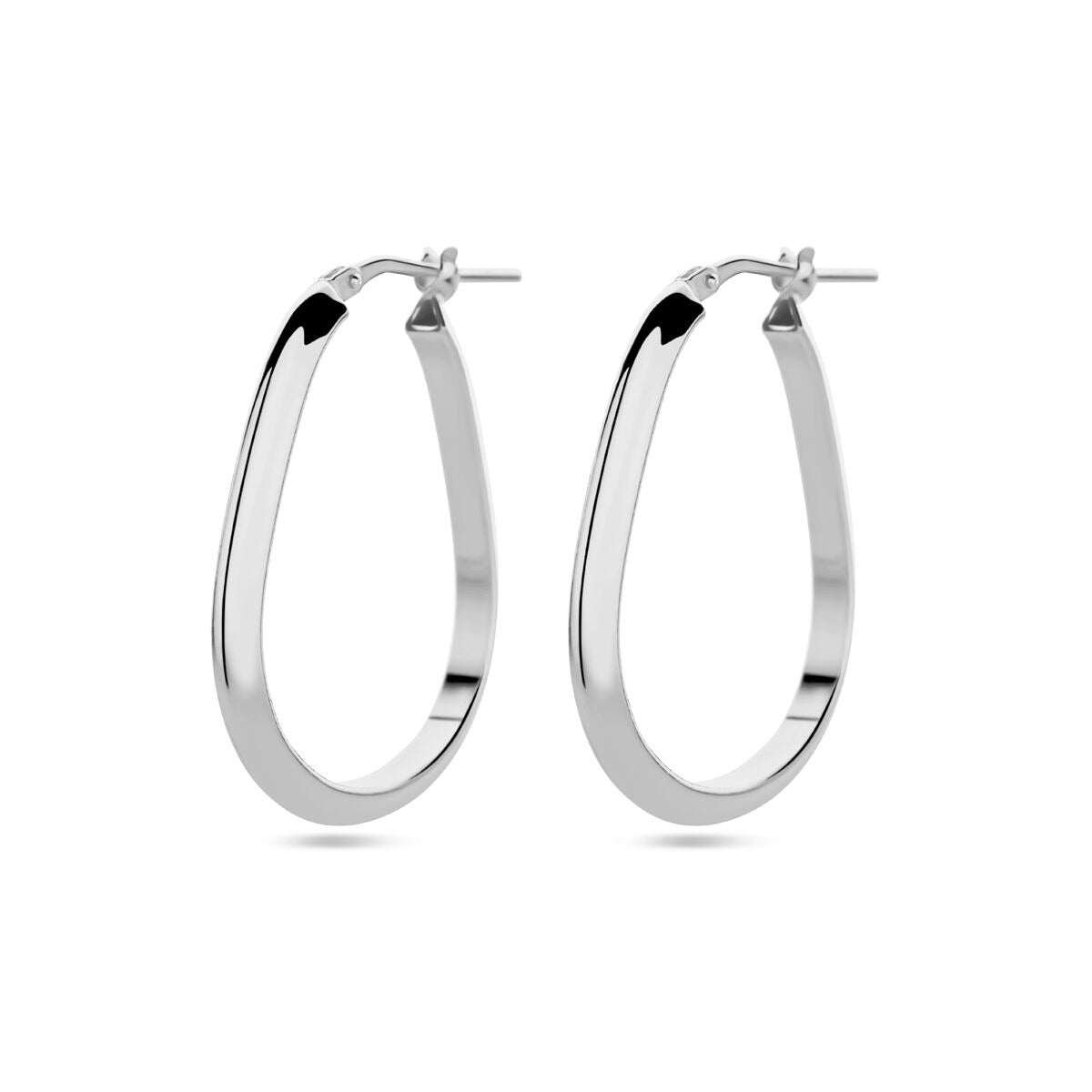 Boucles d'oreilles en argent 925 rhodié, de forme ovale et lisse.