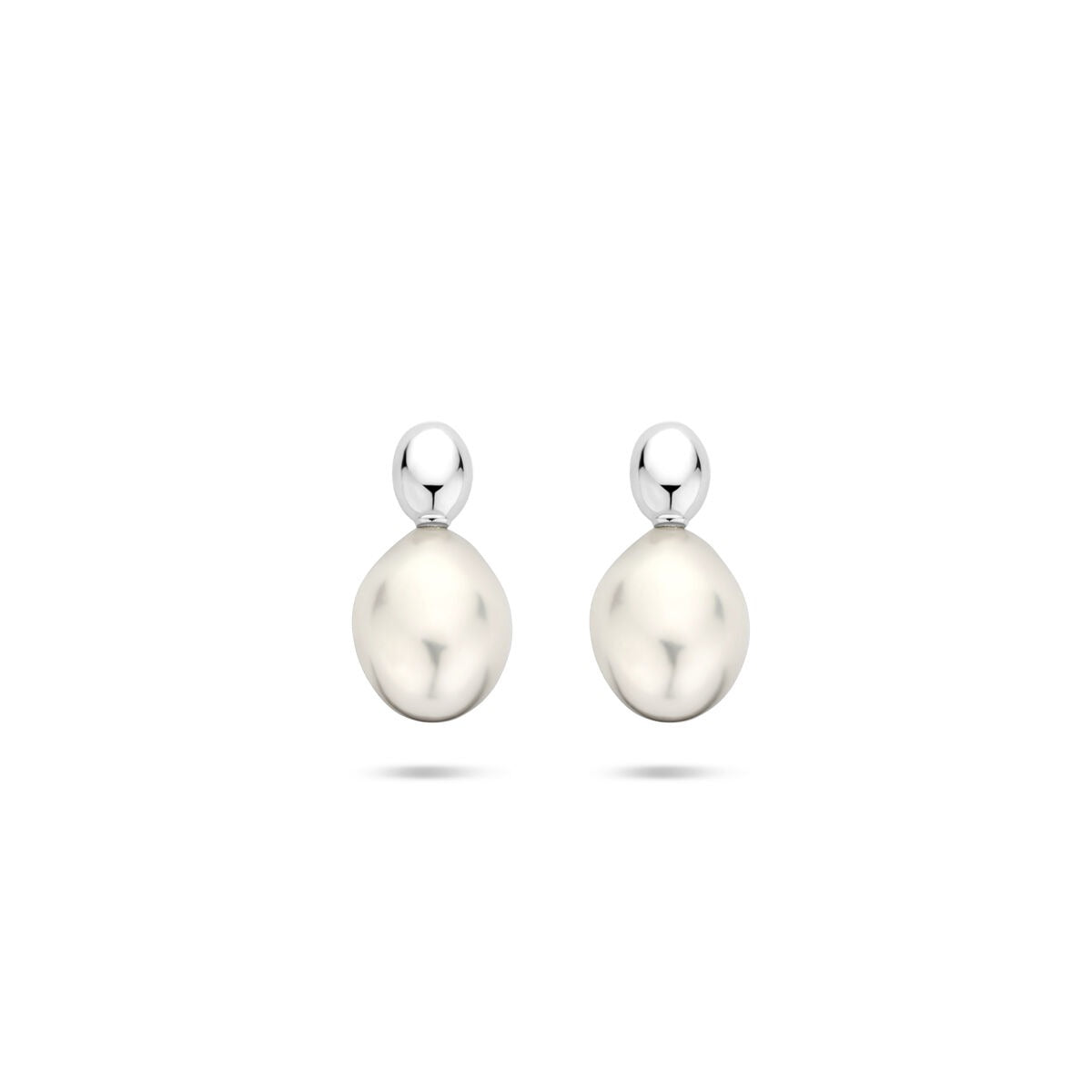 Boucles d'oreilles en argent rhodié avec perles d'eau douce, forme ovale, dimensions 13 x 6,5 mm.