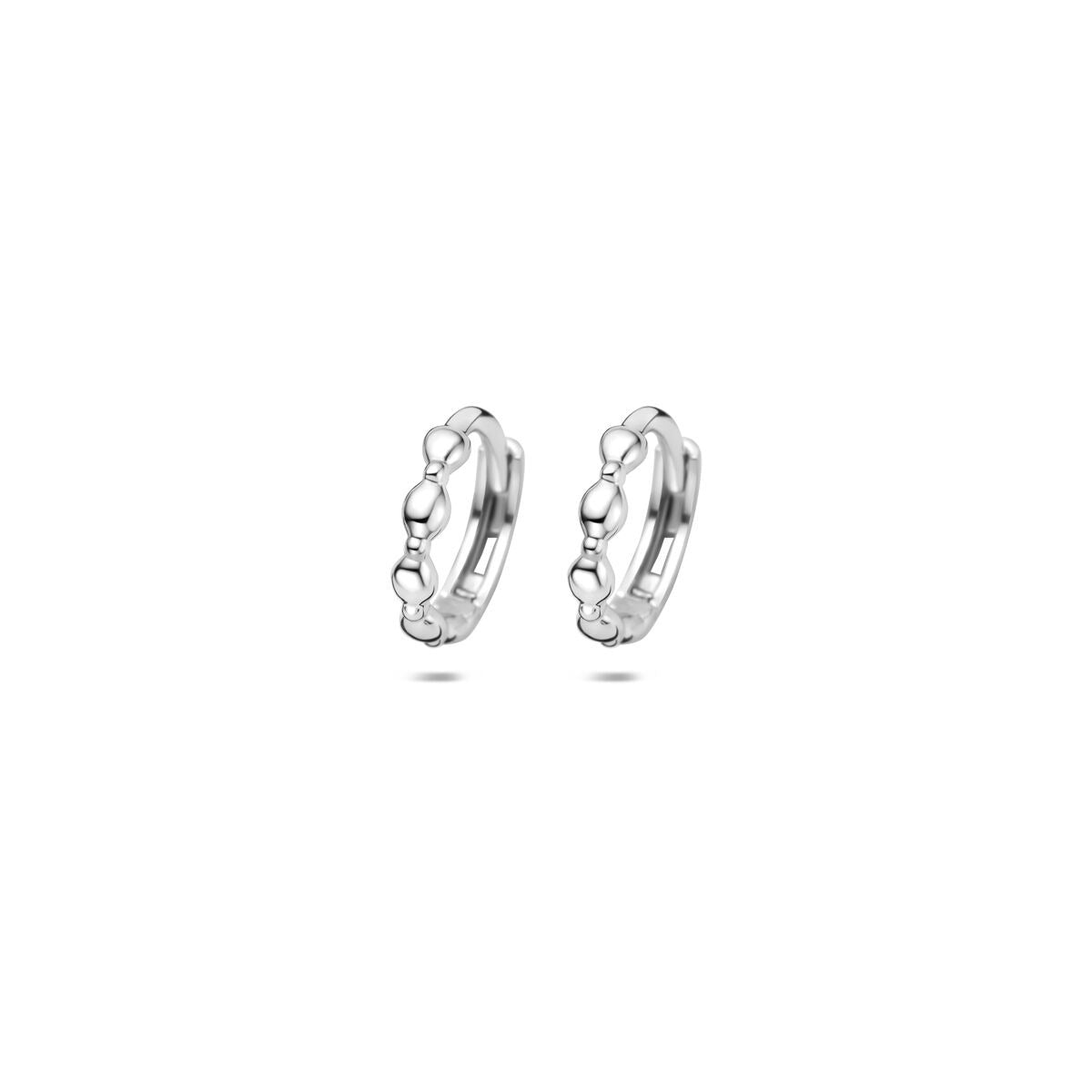 Boucles d'oreilles en argent 925 rhodié avec des motifs arrondis.