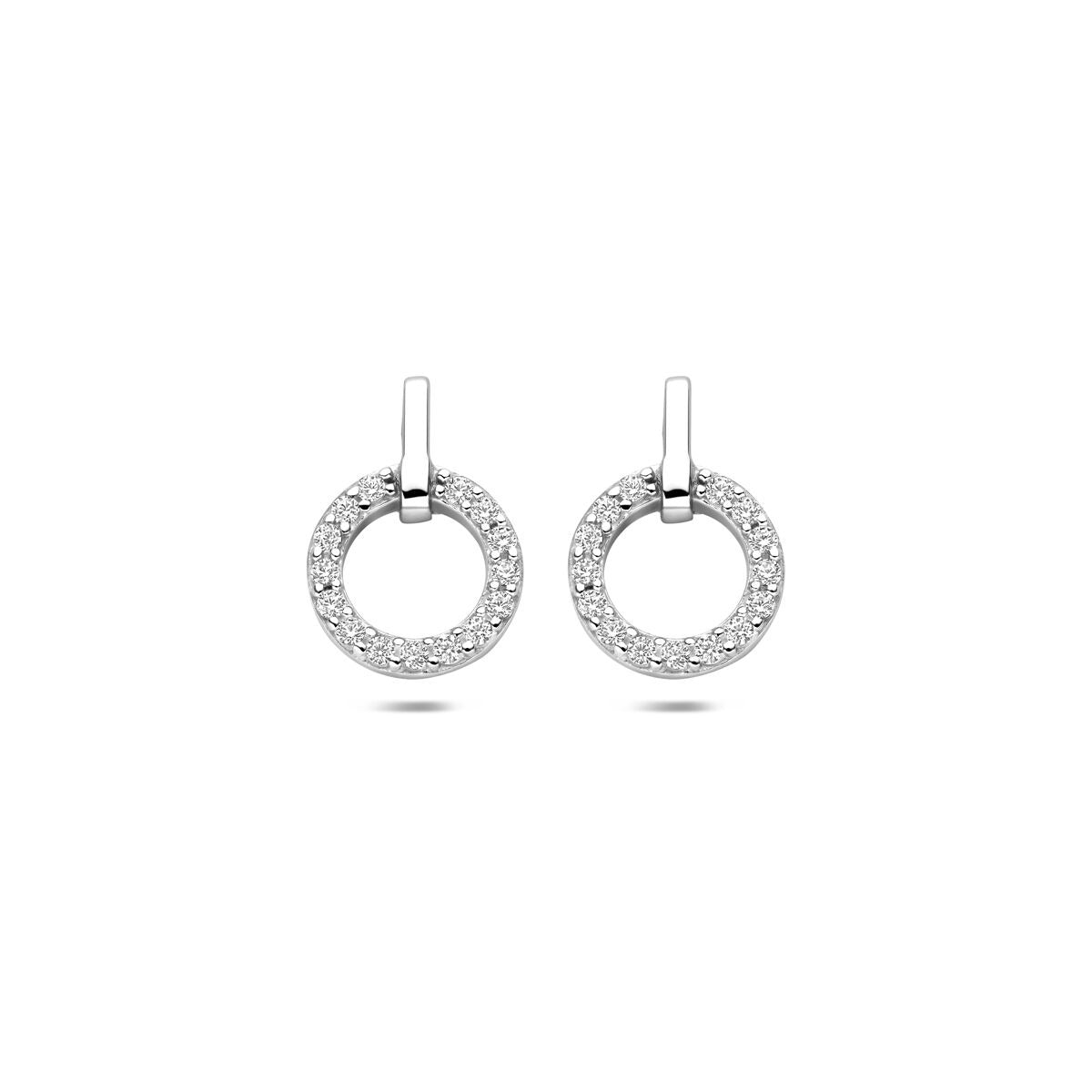 Boucles d'oreilles en argent avec une entourage en zirconium, forme circulaire de 13 mm.