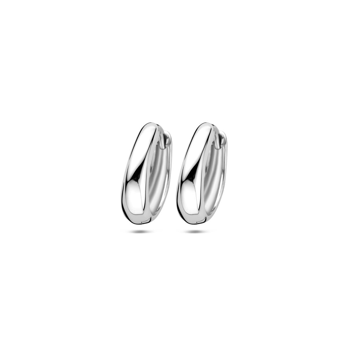 Boucles d'oreilles en argent rhodié de 15 mm, au design lisse et moderne.