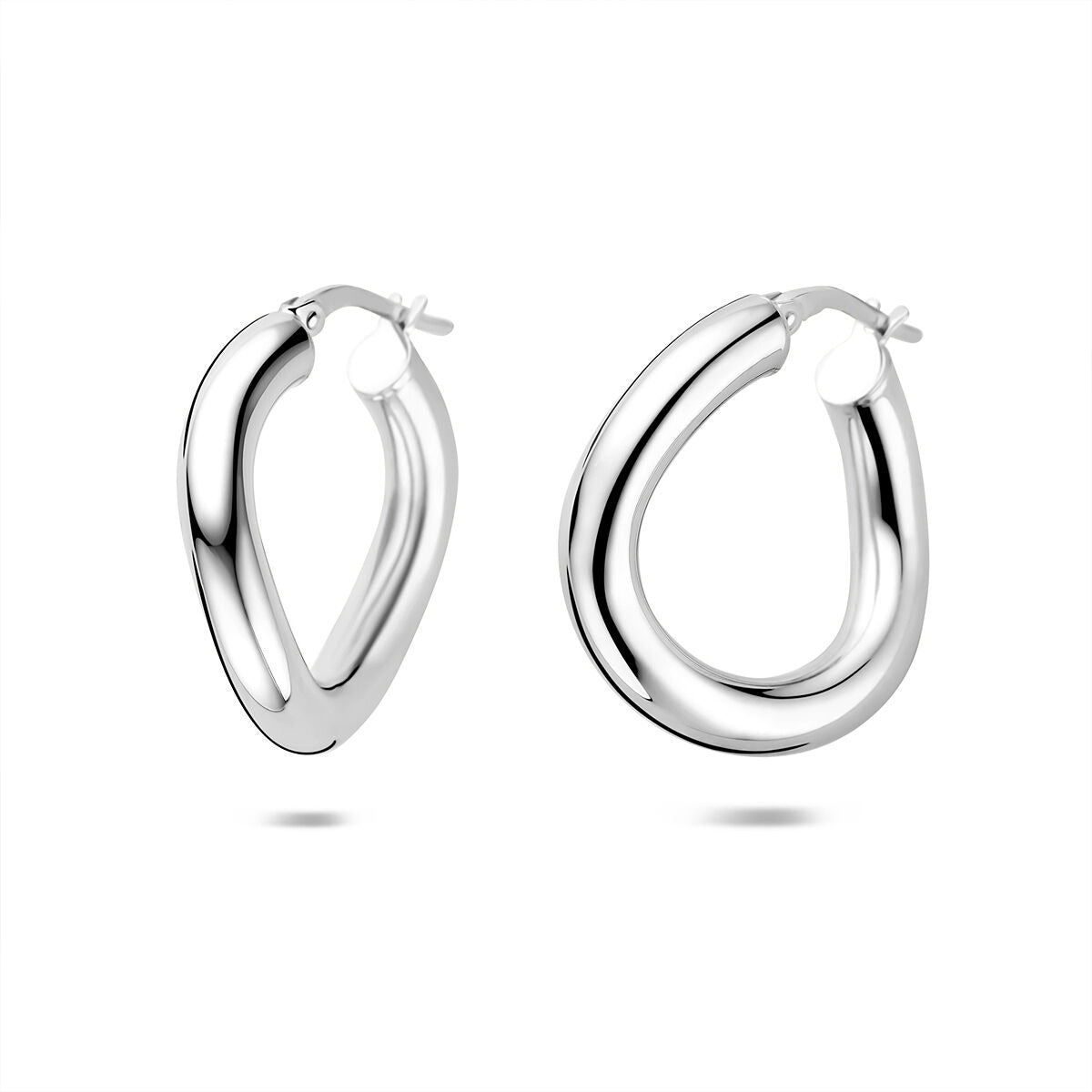 Boucles d'oreilles en argent rhodié 925, en forme de goutte, avec une finition brillante.