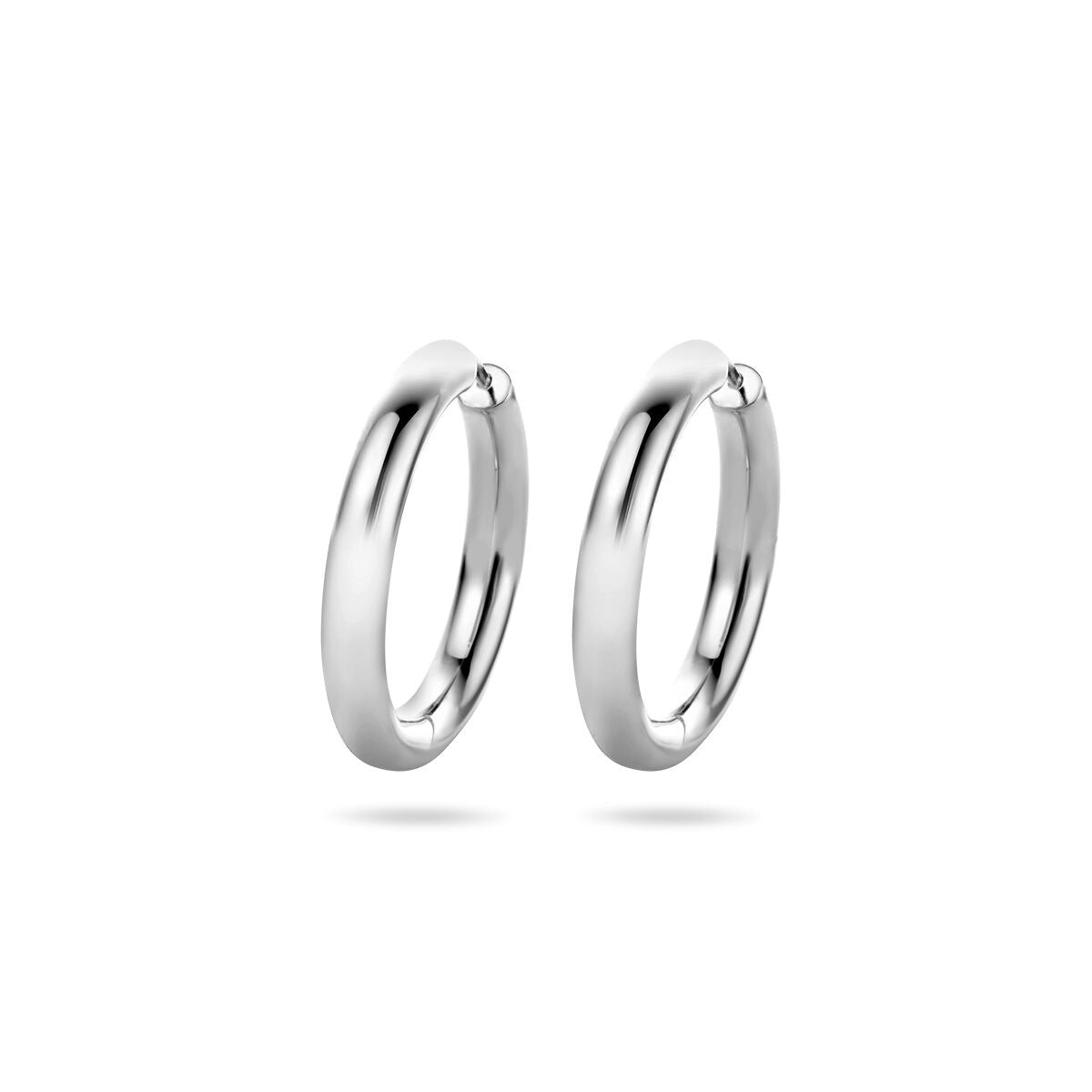Boucles d'oreilles en argent rhodié de 28x4 mm.