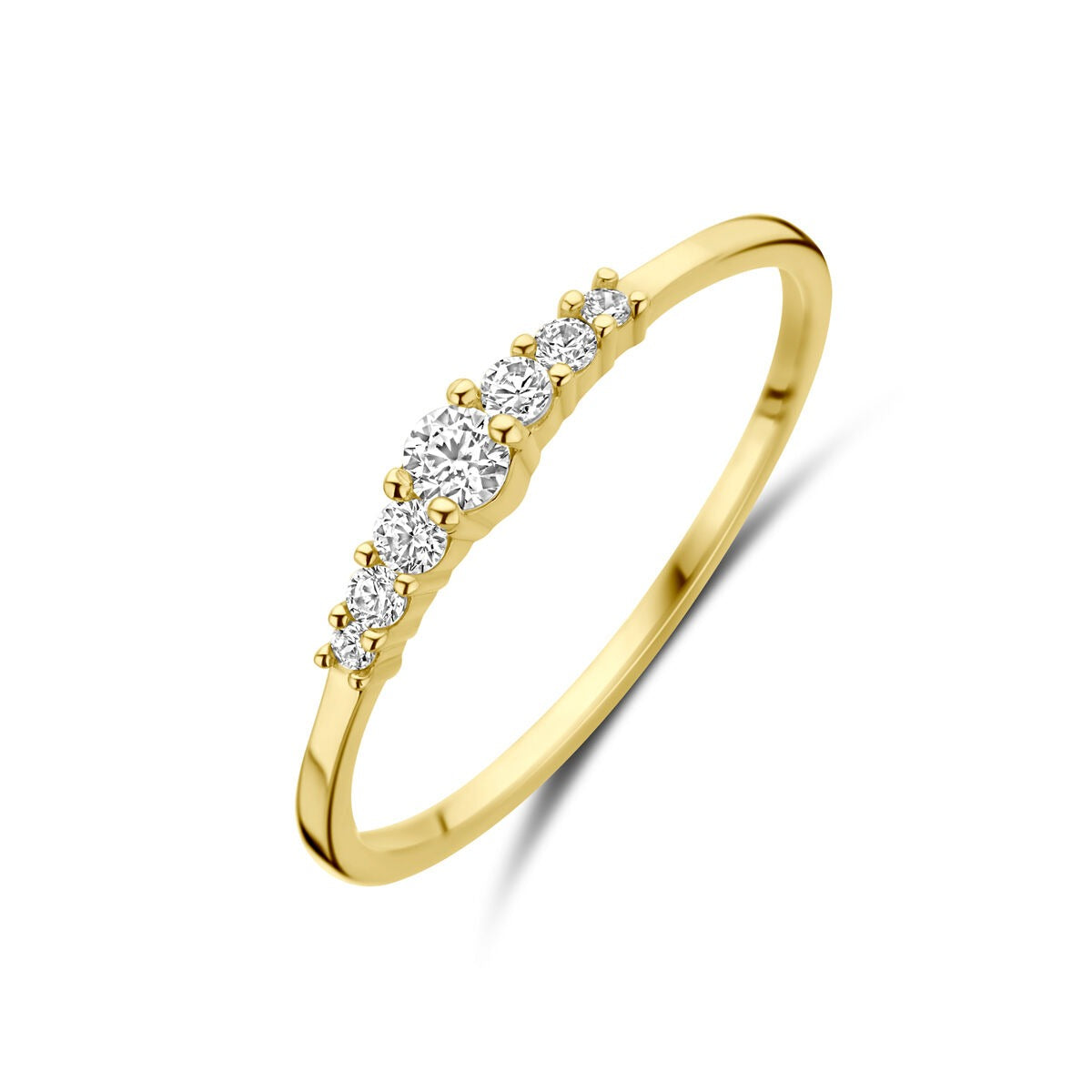 Bague en or jaune 9 carats ornée de zirconiums brillants.