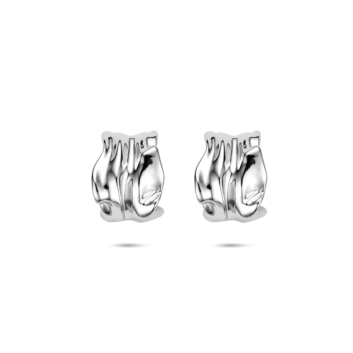 Boucles d'oreilles en argent rhodié 925, de forme arrondie avec un design ondulé.