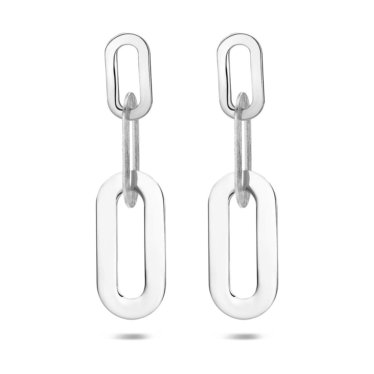 Boucles d'oreilles en argent 925 rhodié, de forme ovale avec des maillons entrelacés.