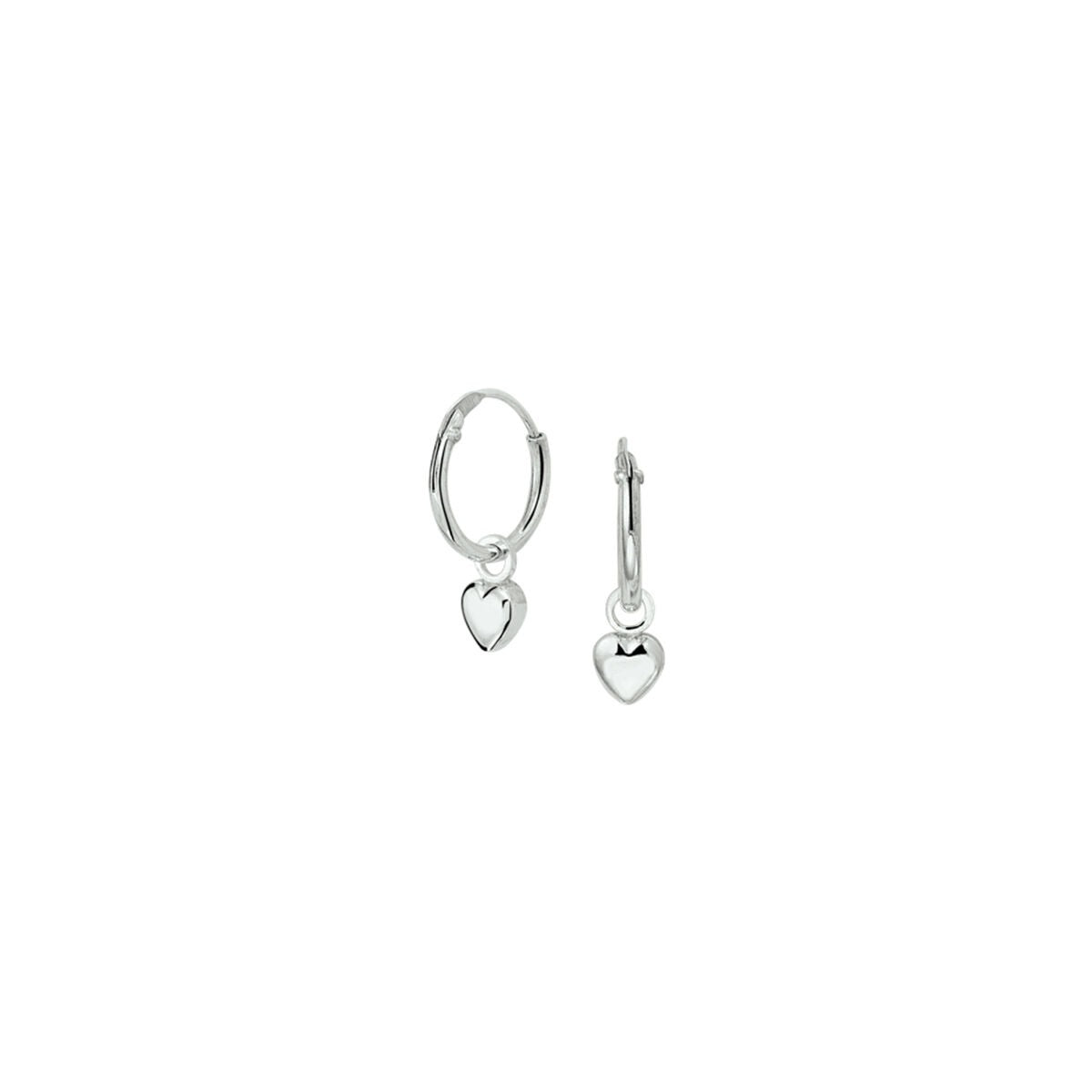 Boucles d'oreilles en argent rhodié avec un pendentif en forme de cœur.