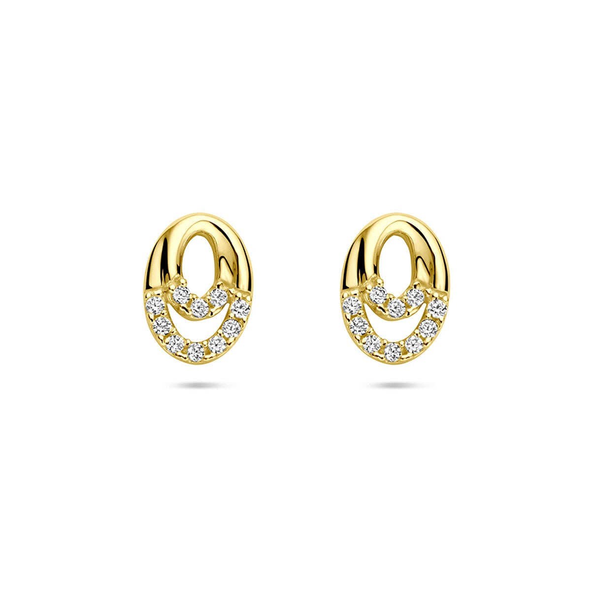 Boucles d'oreilles en or 14 carats avec zircons, en forme ovale avec un design en entourage.