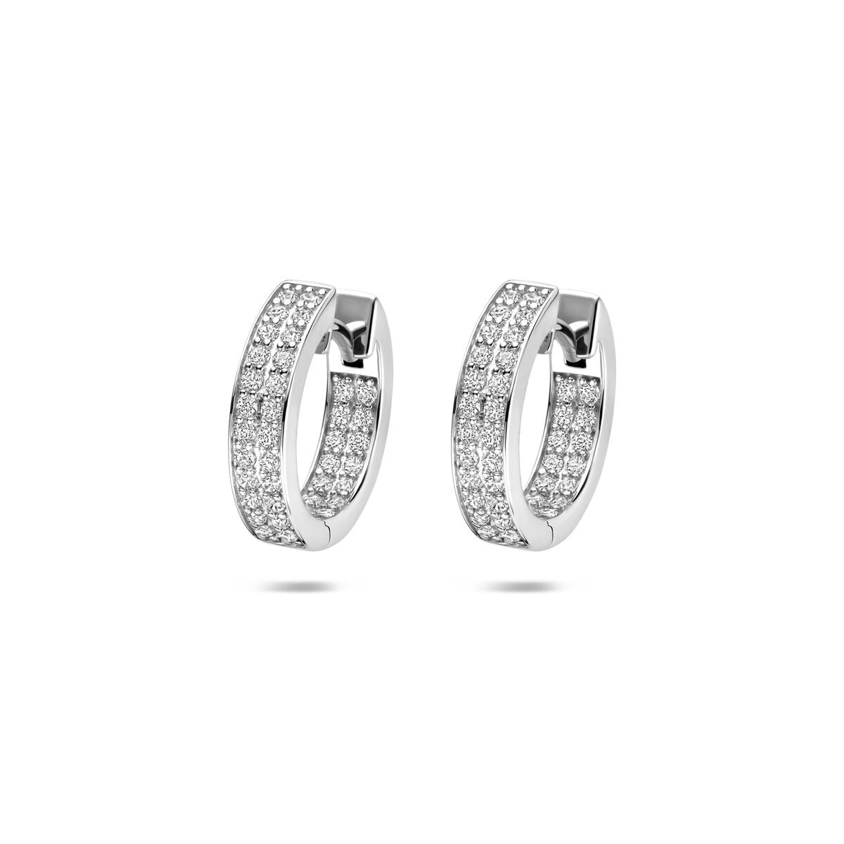 Boucles d'oreilles argentées avec zirconia, rhodiées, de forme ronde, mesurant 15x3,5 mm.