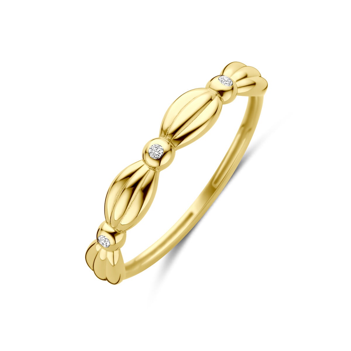 Bague en or jaune 14 carats avec des zircons, motif ondulé et détails arrondis.