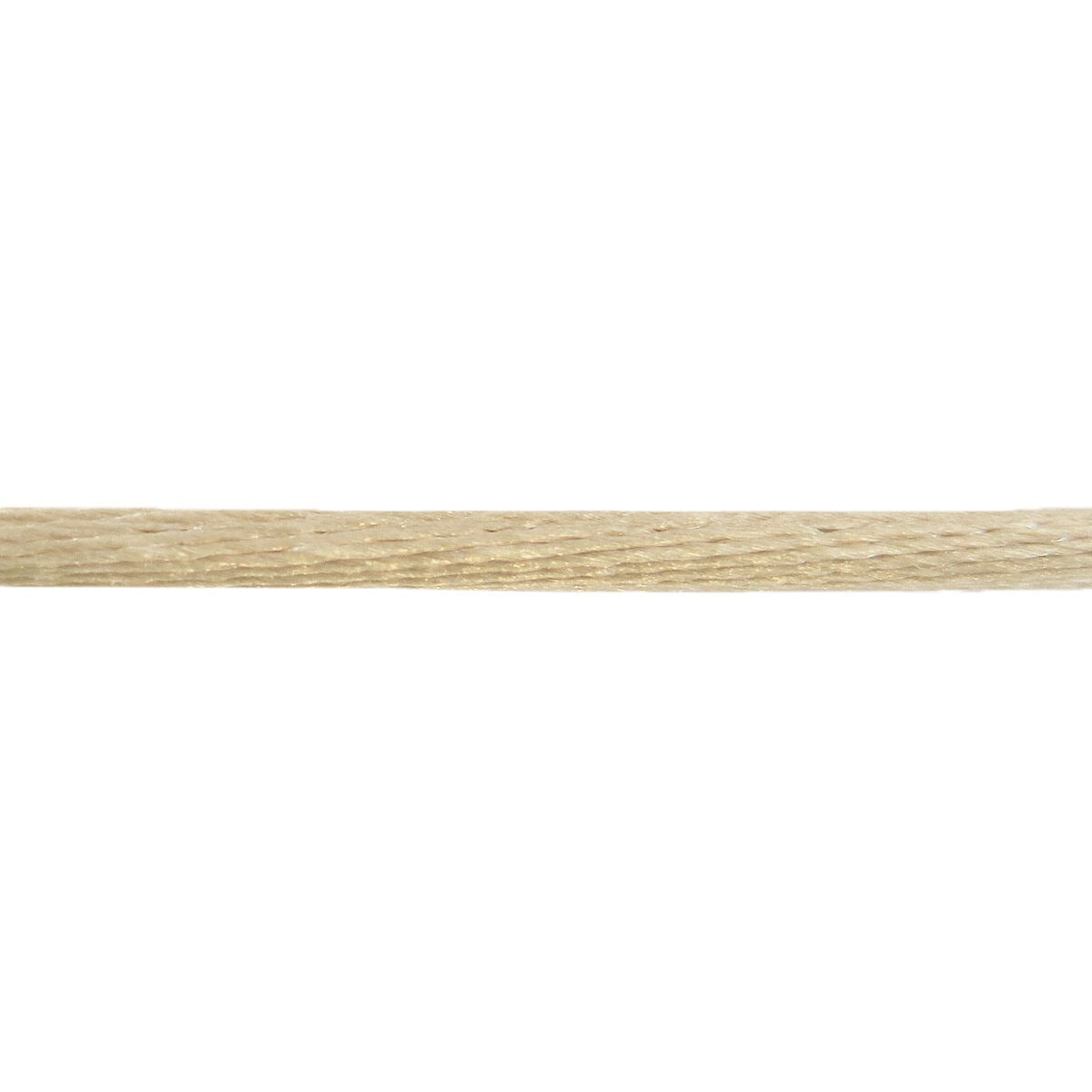 Corde satin beige de 38 cm, idéale pour créer votre propre bracelet noué.