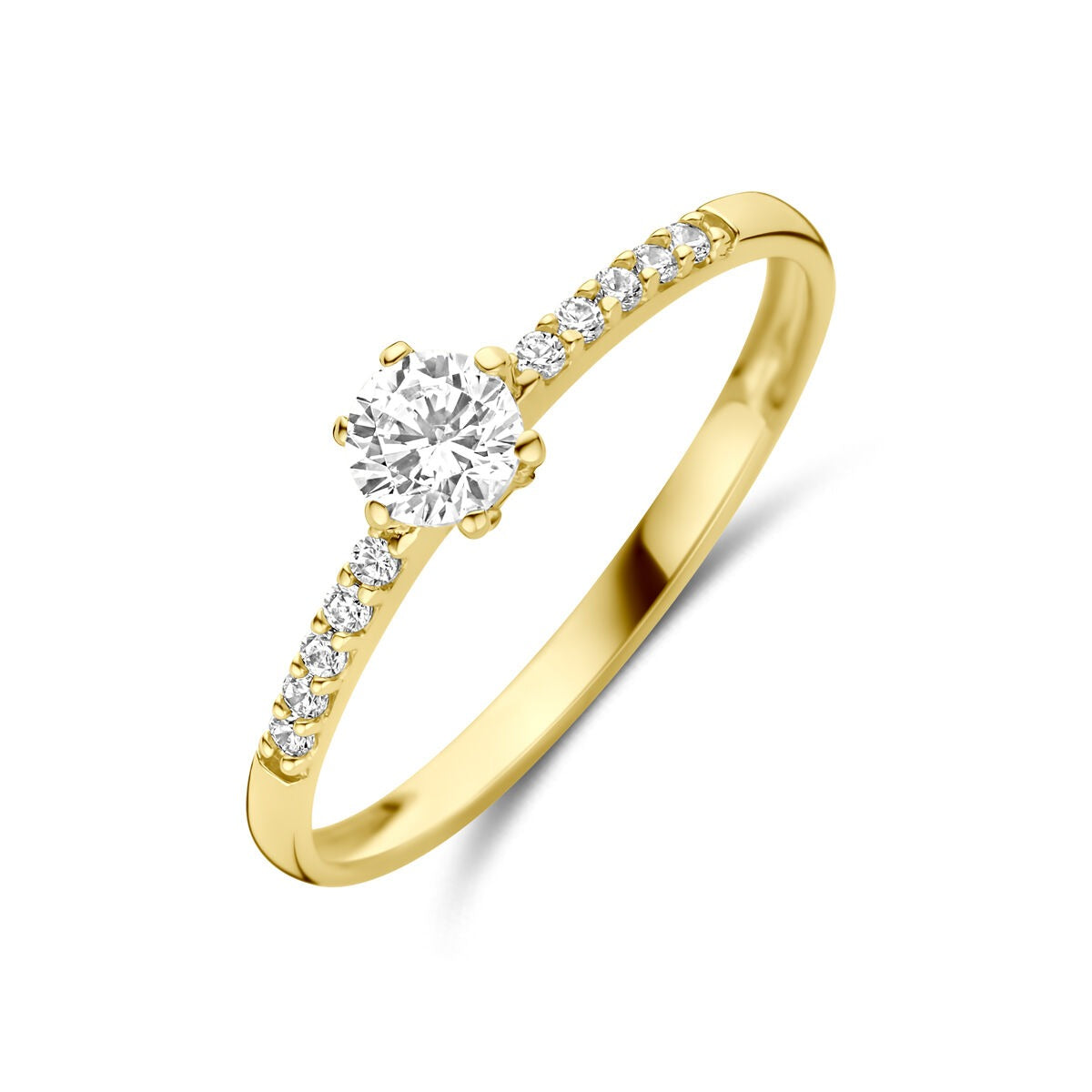 Bague en or jaune 14 carats avec zirconia, ornée d'un pavé de pierres brillantes.