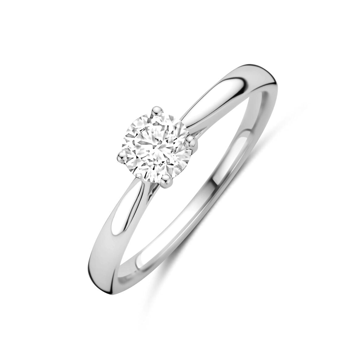 Bague en or blanc 14k avec un diamant lab grown de 0,50 ct, design moderne.