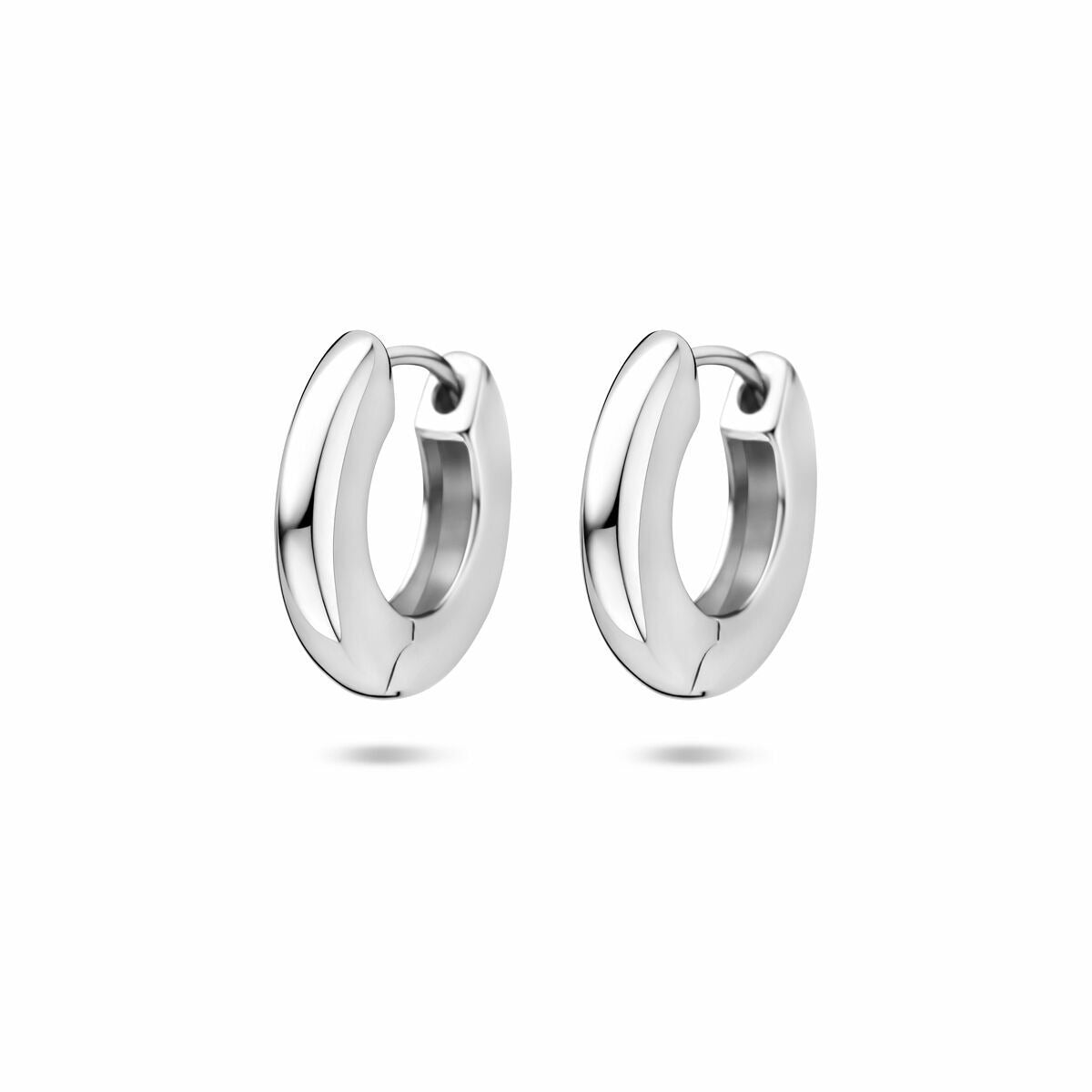 Boucles d'oreilles en argent rhodié 925 avec fermeture à charnière, de forme ovale et lisse.
