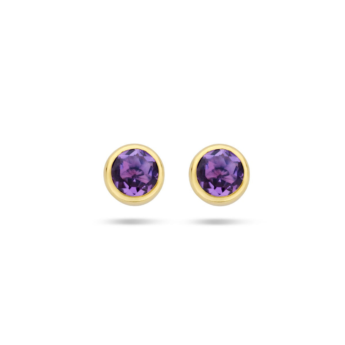 Boucles d'oreilles en or jaune 14 carats avec des pierres d'améthyste rondes.