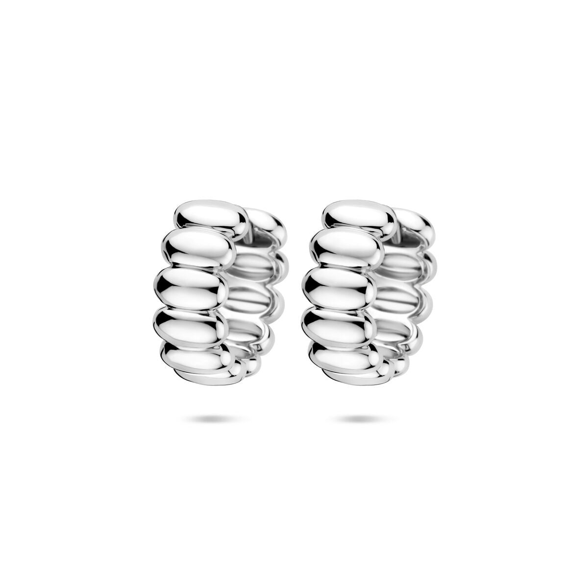 Boucles d'oreilles en argent rhodié avec fermeture à charnière, mesurant 15,5 mm.