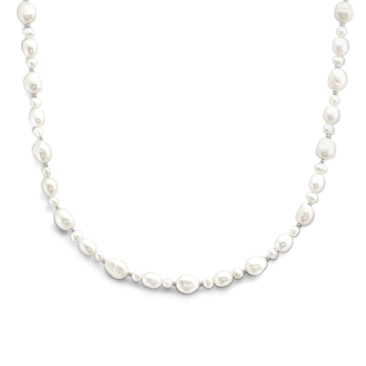 Collier en perles d'eau douce avec fermoir à mousqueton en argent.