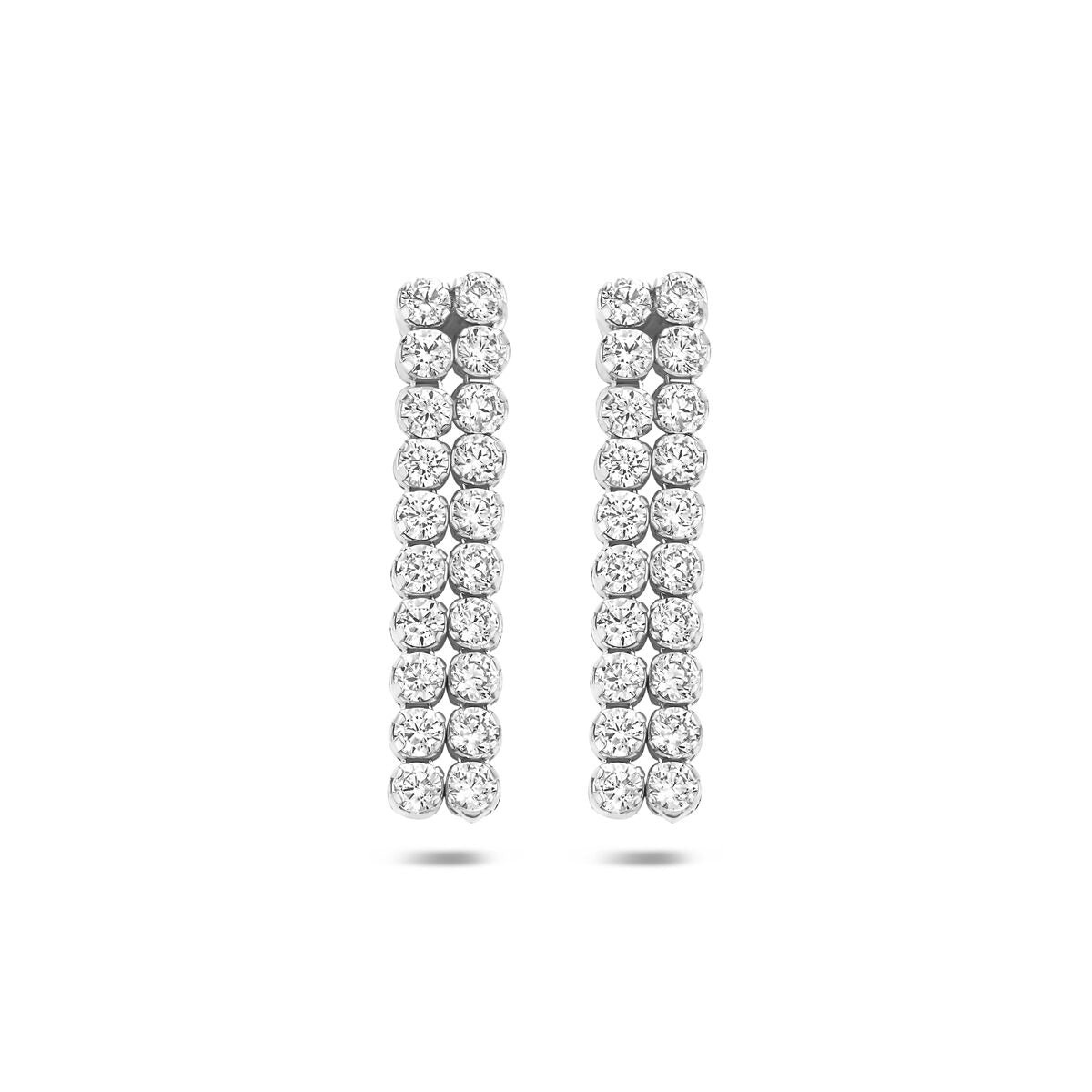Boucles d'oreilles en argent 925 rhodié, ornées de zirconiums, mesurant 24 x 5 mm.