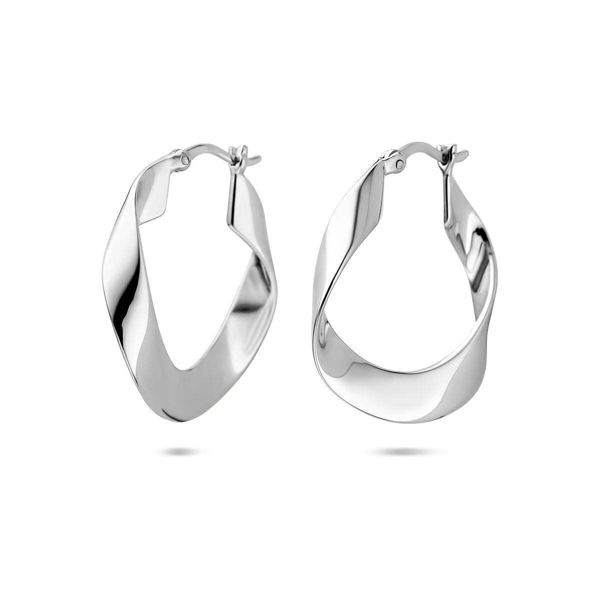 Boucles d'oreilles argentées 925, rhodiées, de forme ondulée, d'un diamètre de 25 mm.