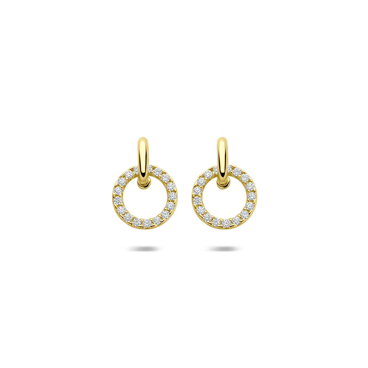 Boucles d'oreilles en or 14 carats avec zircons, en forme de cercle avec sertissage pavé.