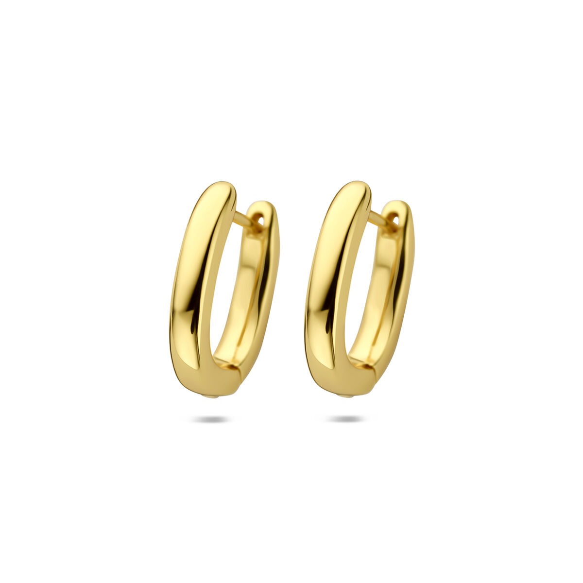 Boucles d'oreilles en argent doré, forme classique avec une finition brillante.