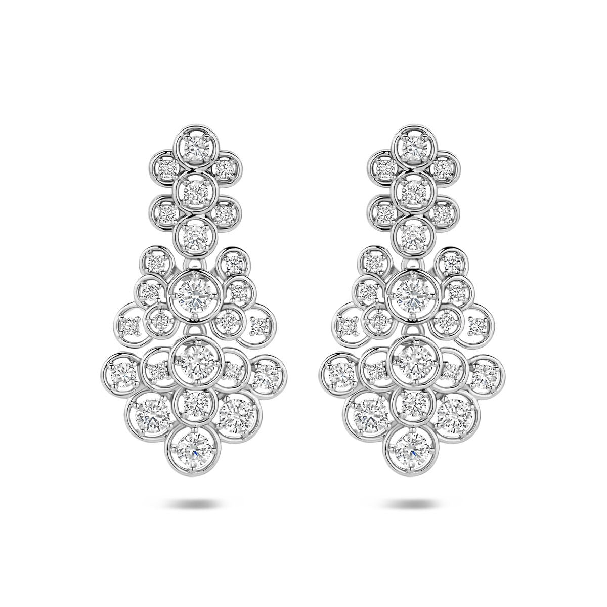 Boucles d'oreilles en argent 925 ornées de zirconia, avec un design en cascade de cercles.