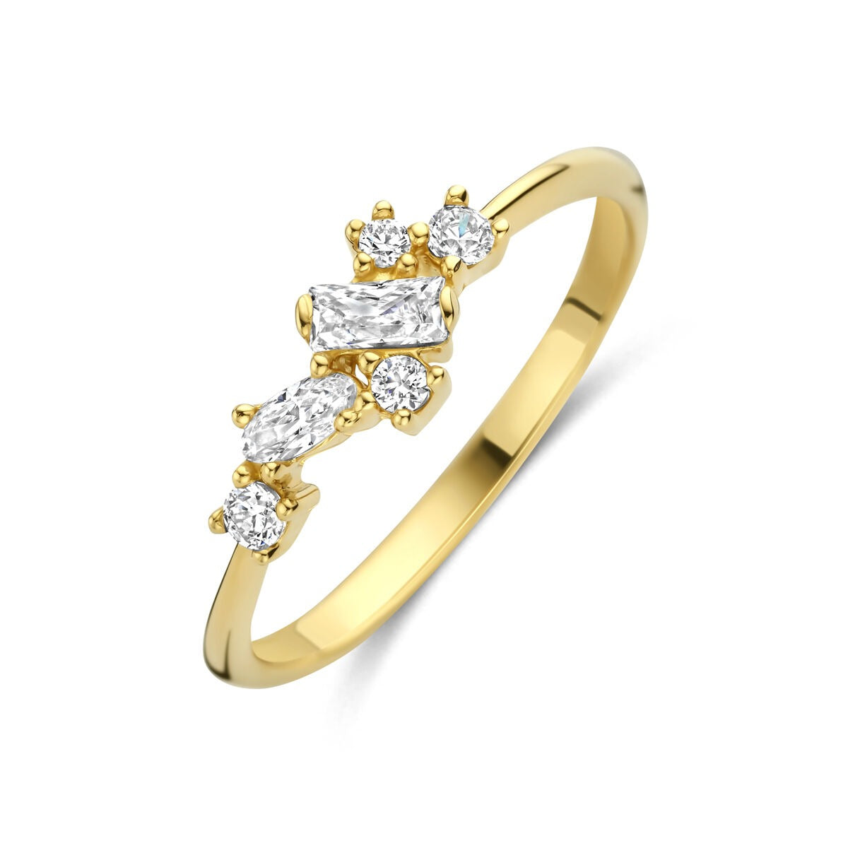 Bague en or jaune 14 carats ornée de zirconiums en sertissage entourage.