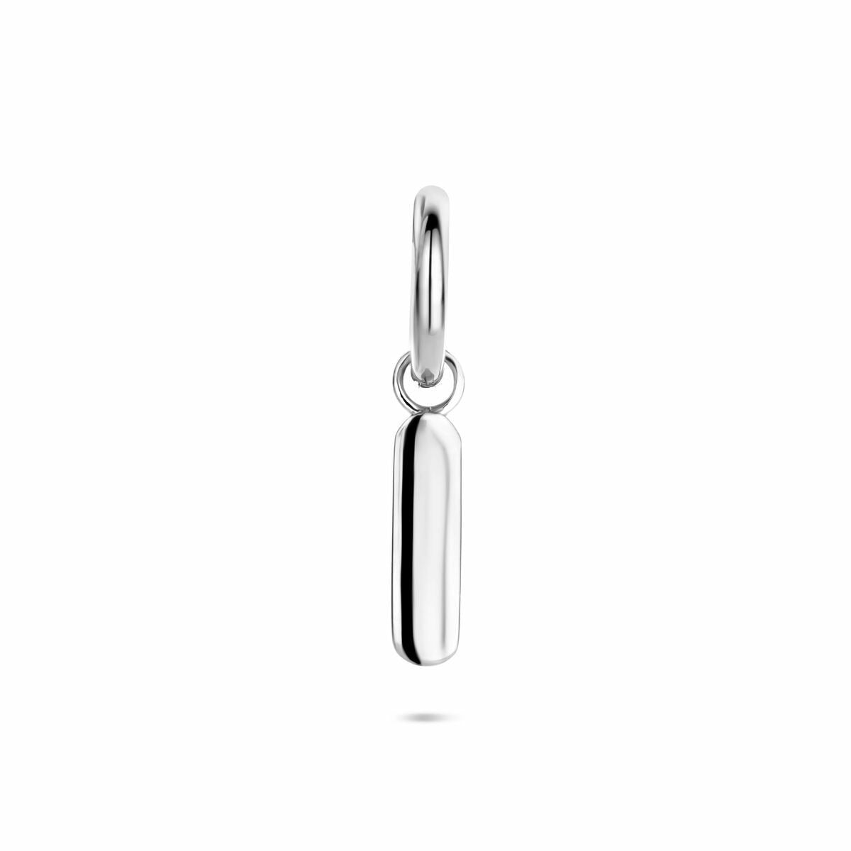 Boucle d'oreille en argent rhodié de forme rectangulaire, finition lisse et brillante.
