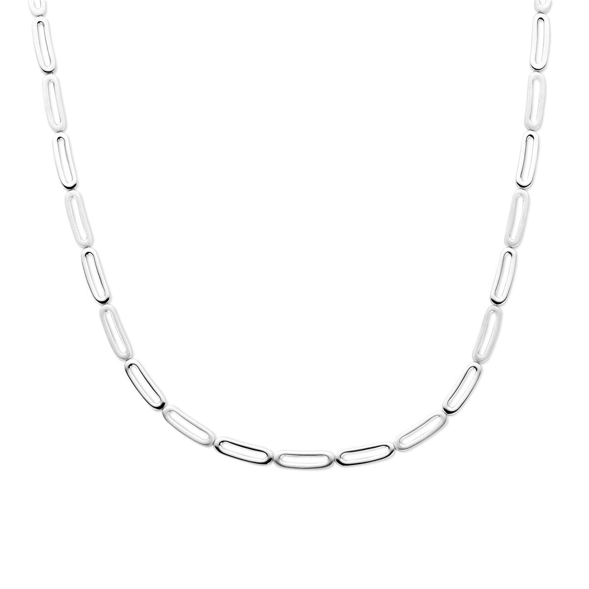 Collier en argent rhodié de 45 cm, composé de maillons ovales de 5,7 mm.