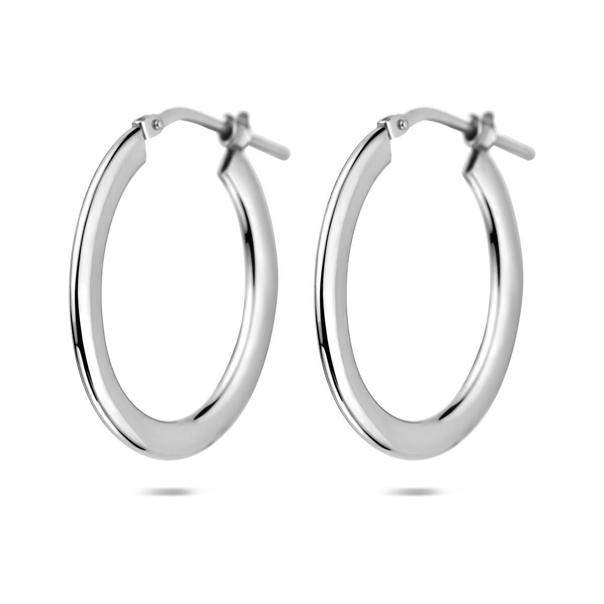 Boucles d'oreilles en argent rhodié avec fermoir à charnière, forme ovale et finition brillante.