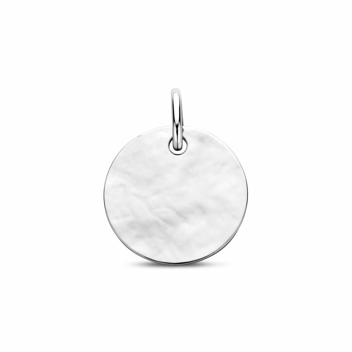 Pendentif rond en argent rhodié, surface légèrement martelée, diamètre de 12 mm.