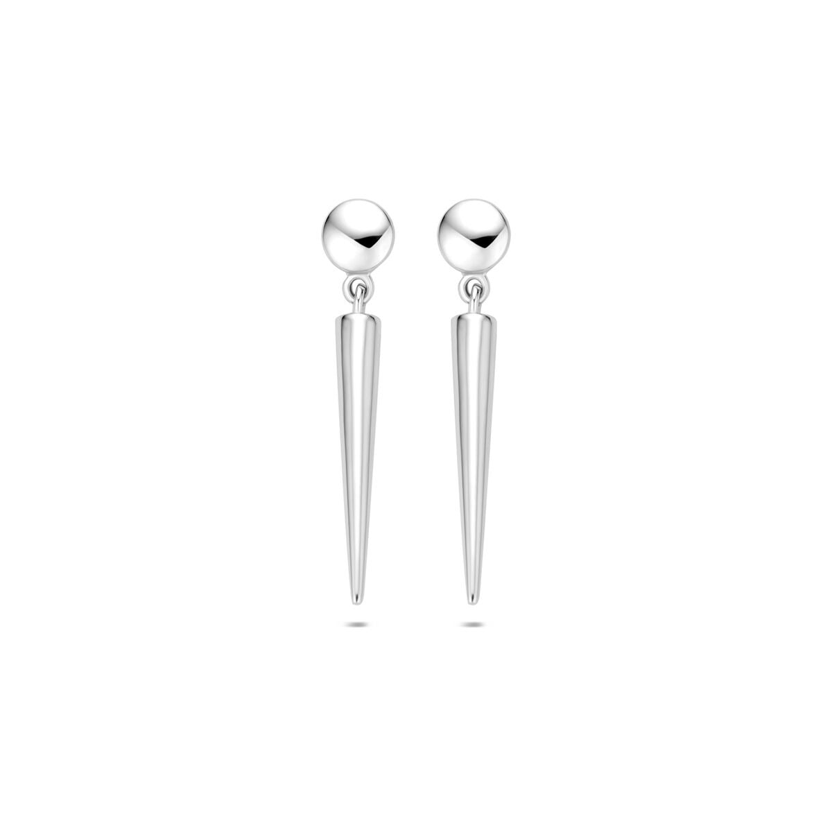 Boucles d'oreilles en argent rhodié avec une forme conique allongée et une perle en haut.