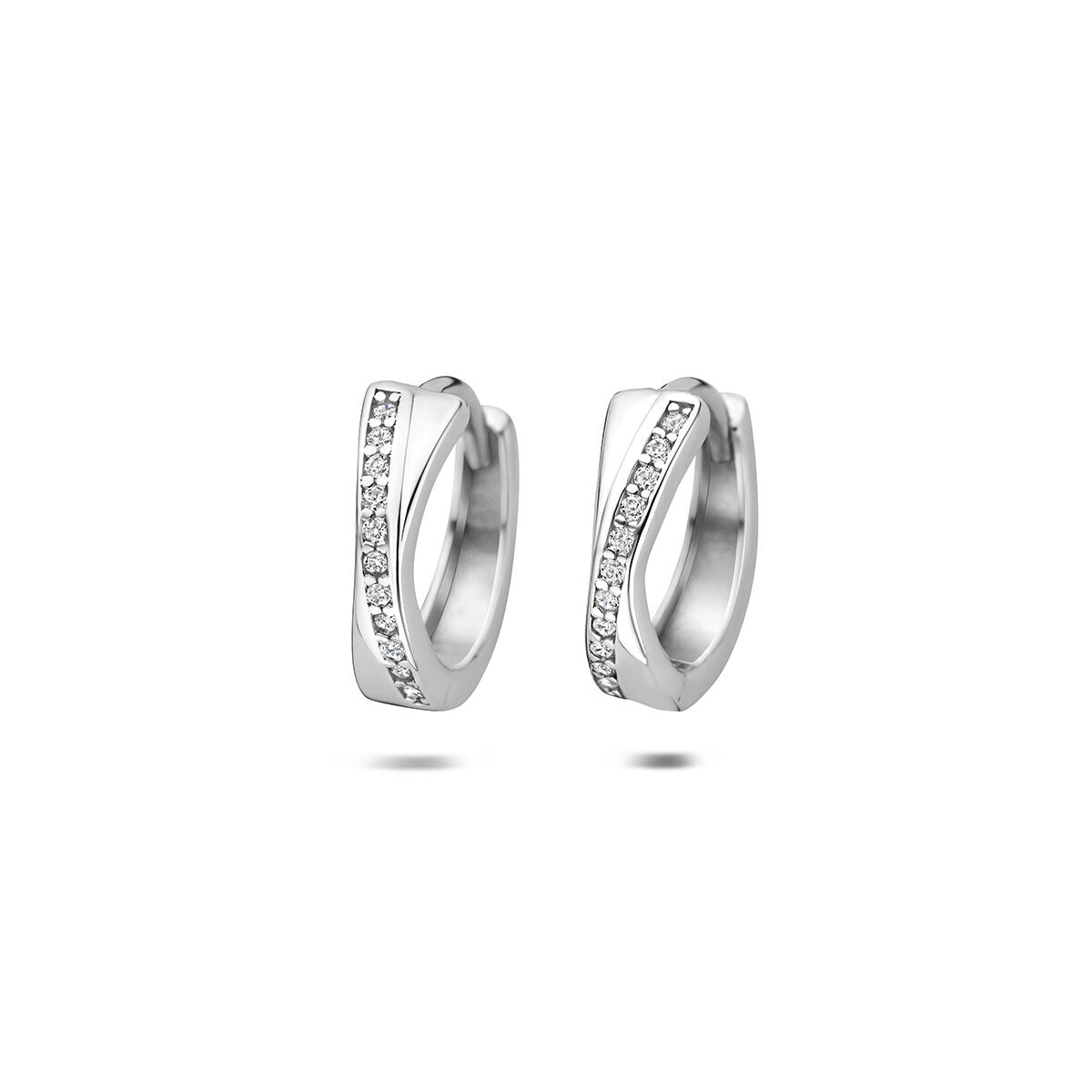 Boucles d'oreilles en argent 925 rhodié avec zirkonia, de forme légèrement courbée.
