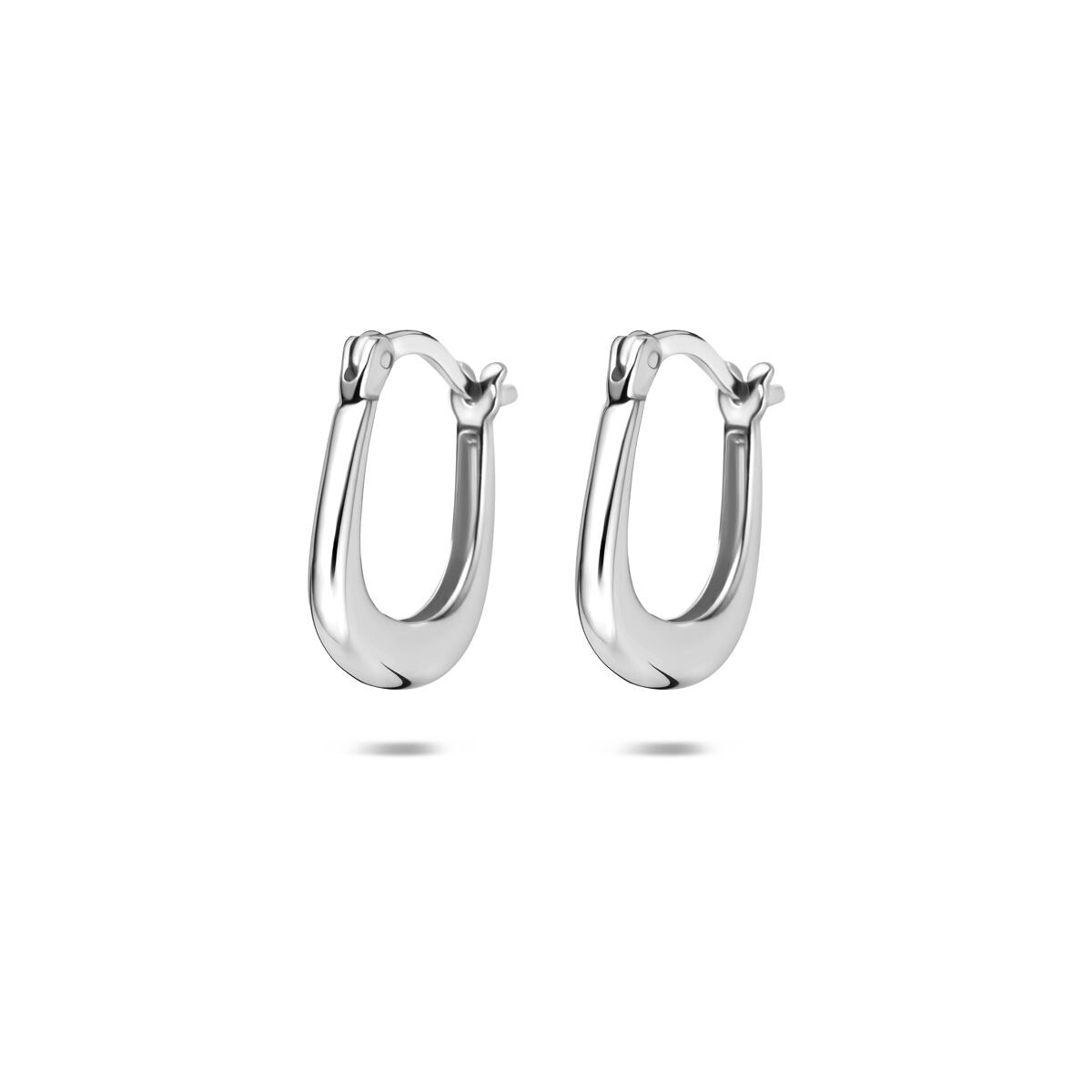 Boucles d'oreilles en argent 925 rhodié, de forme ovale et lisse.