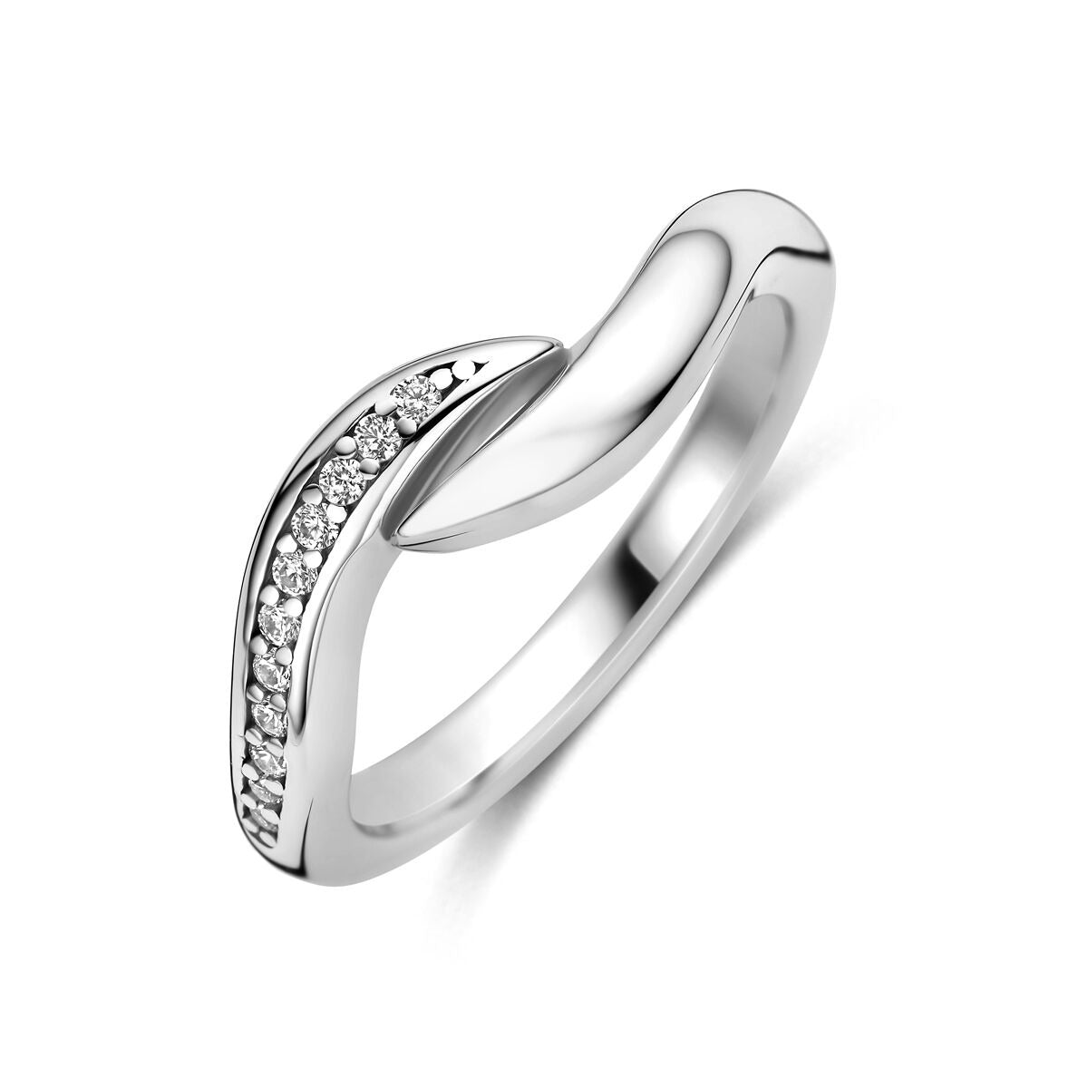 Bague en argent 925 rhodié avec zircons, design moderne et lisse.