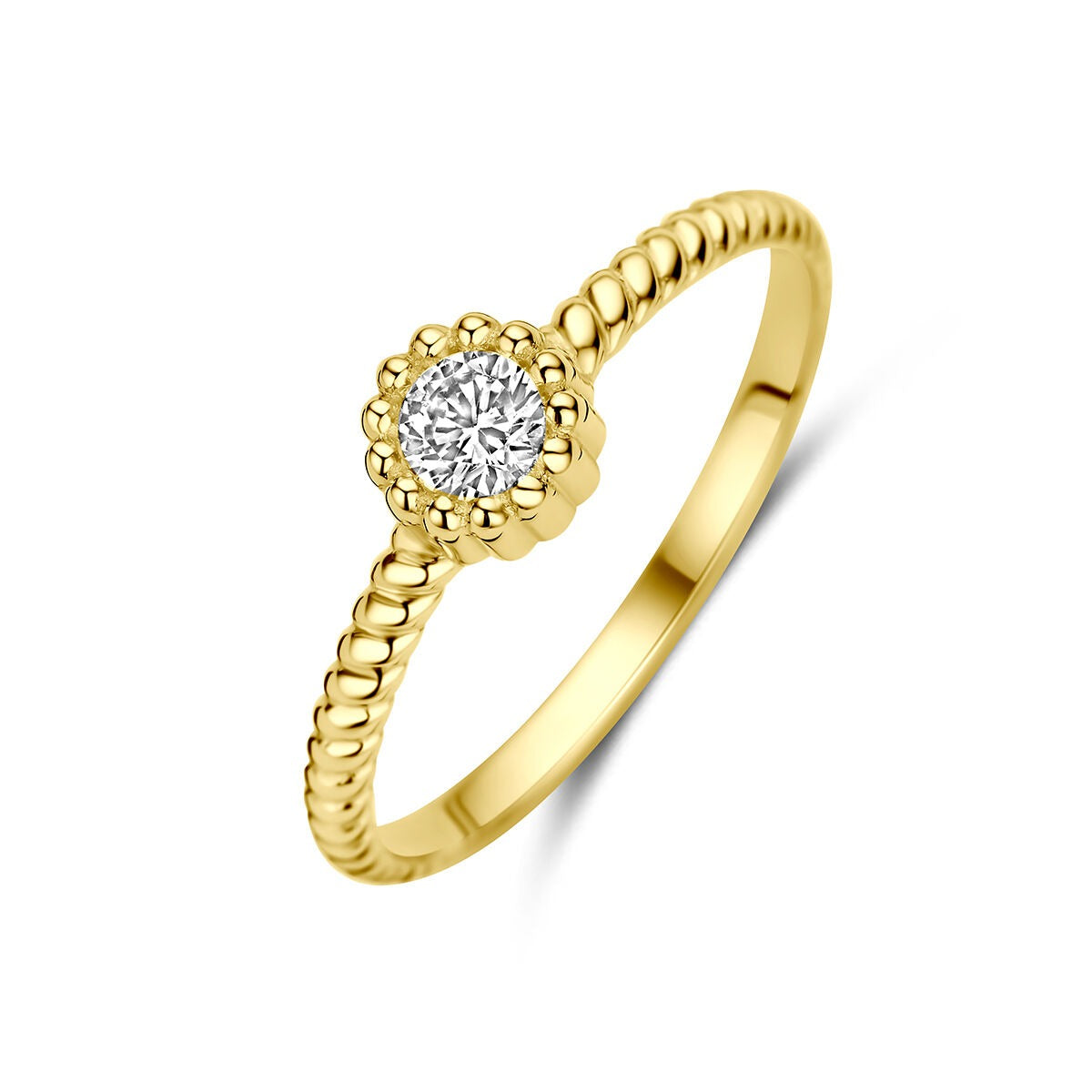 Bague en or jaune 9 carats avec zirconia, au design délicat et finition texturée.
