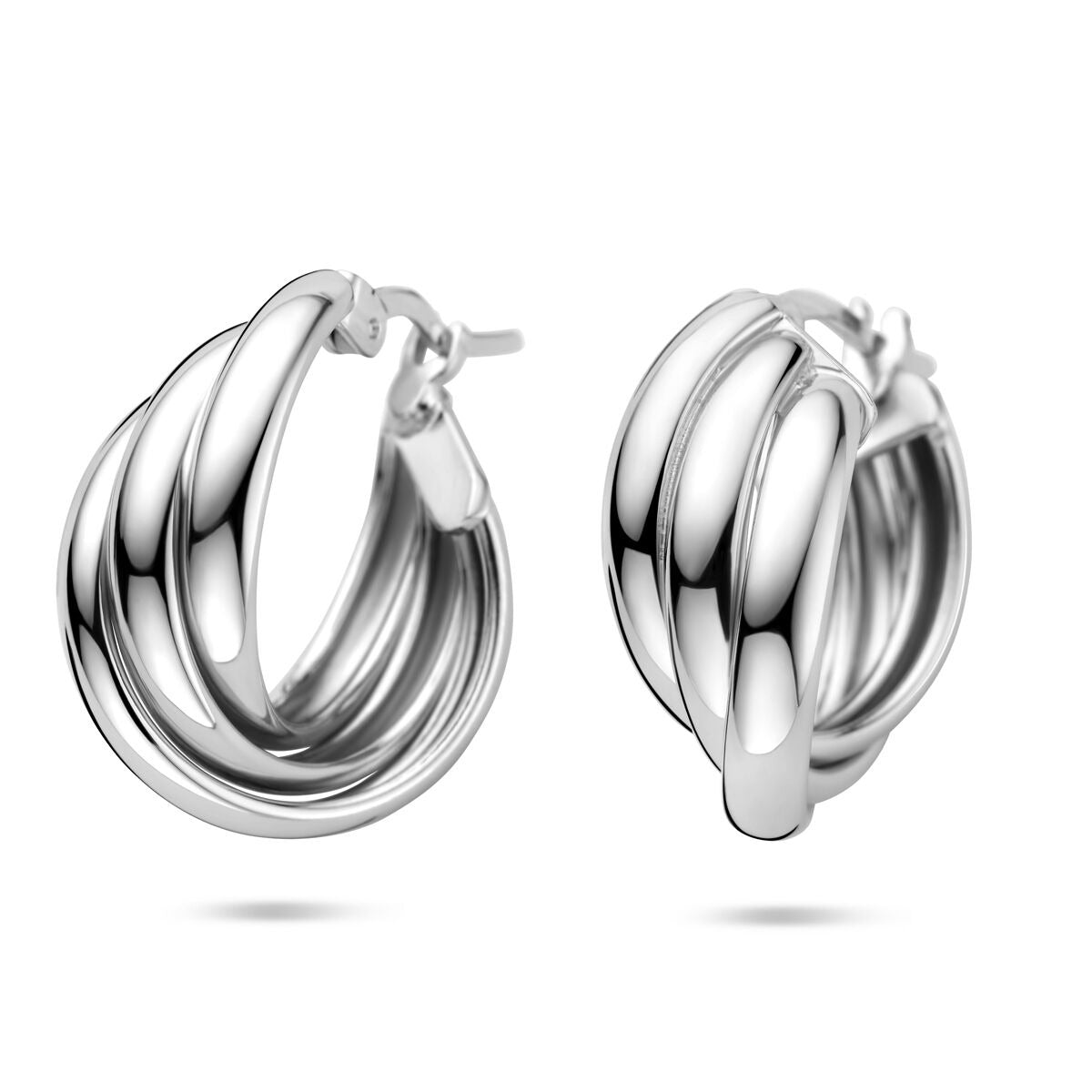 Boucles d'oreilles en argent rhodié, de forme torsadée, mesurant 21x9 mm.