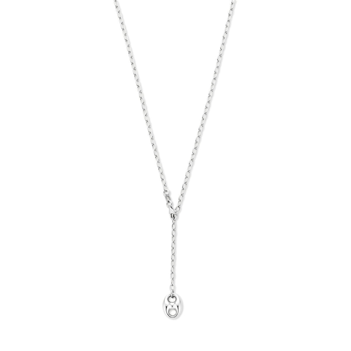 Zilveren ketting met een hanger in de vorm van een koffieboon.