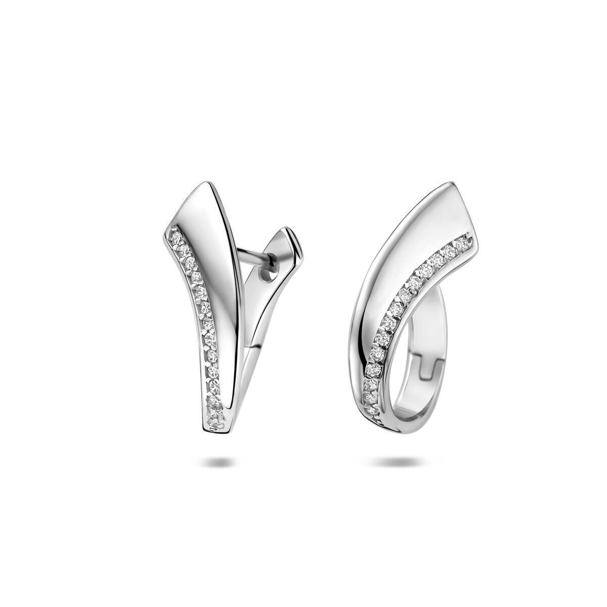 Boucles d'oreilles en argent 925 rhodié avec zirconia, au design moderne et élégant.