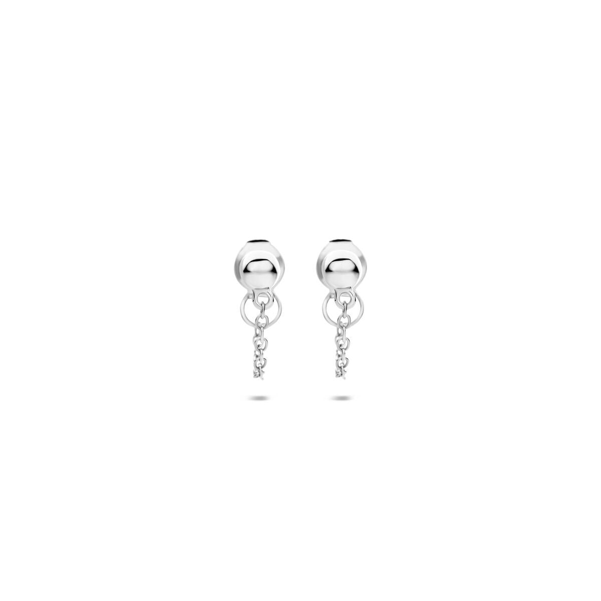 Boucles d'oreilles en argent rhodié 925 avec des perles et des chaînes délicates.