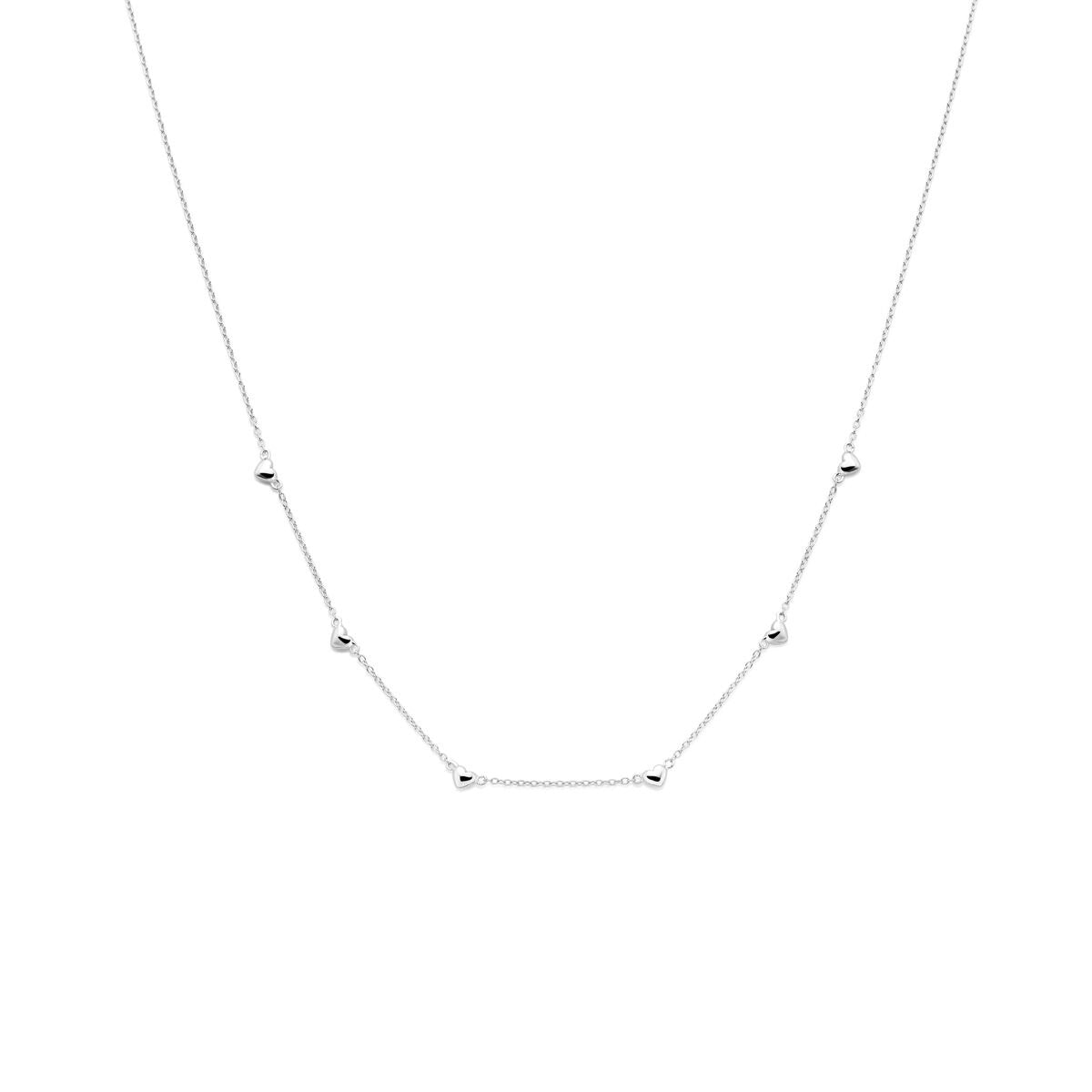 Collier en argent rhodié avec des cœurs, composé de maillons délicats.