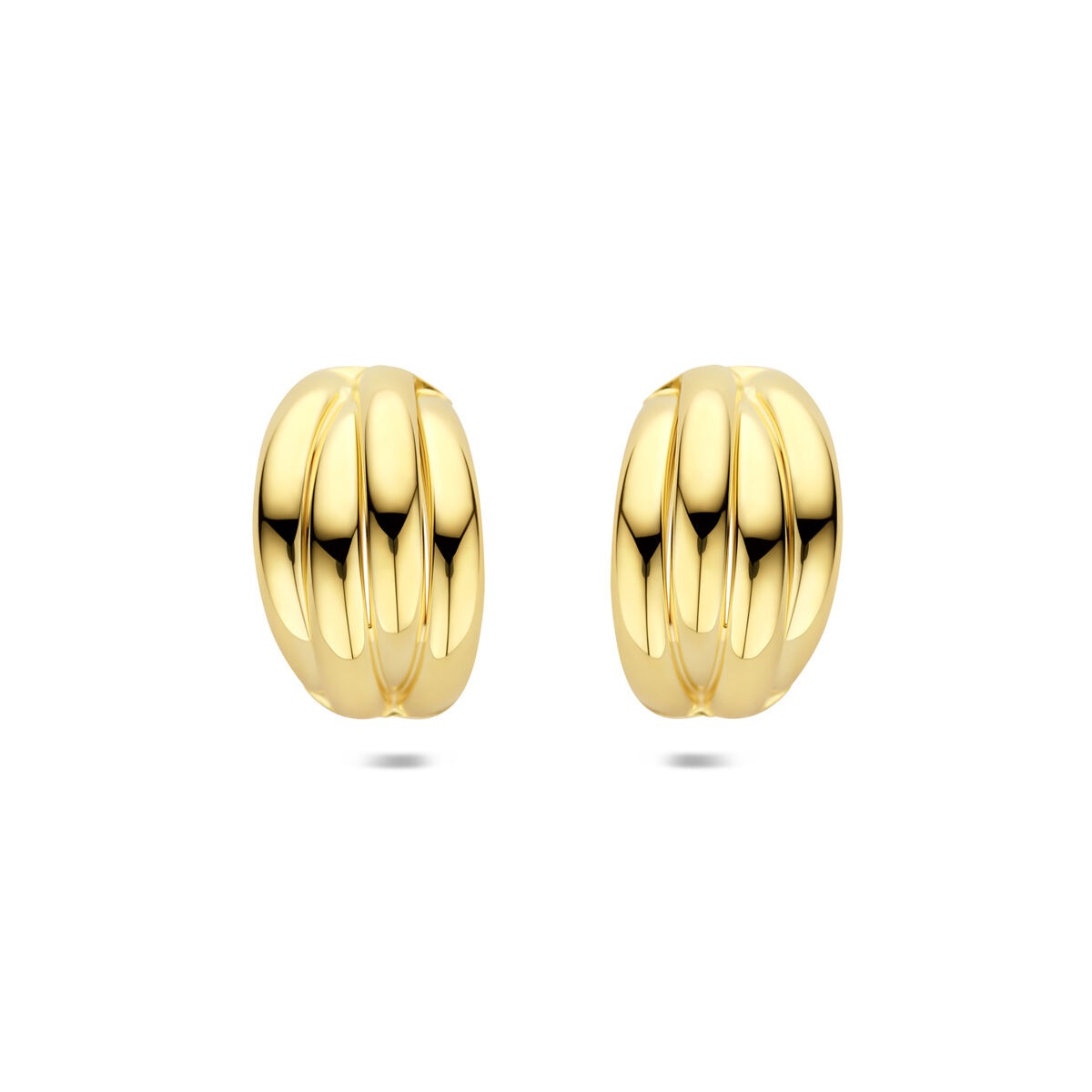 Boucles d'oreilles en argent doré, au design intemporel avec une finition brillante.
