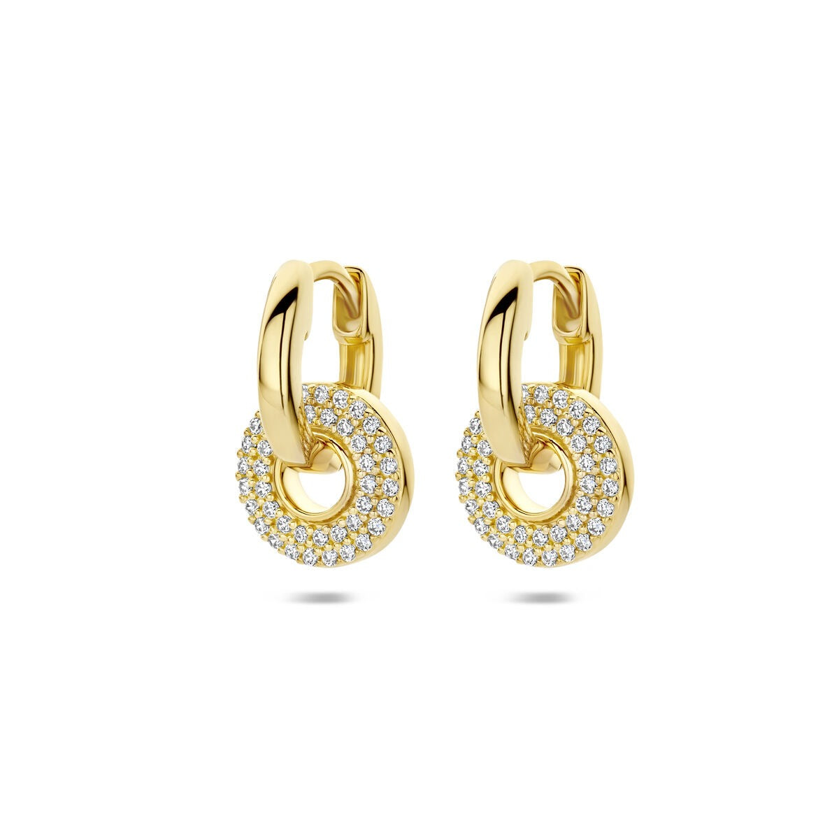 Boucles d'oreilles en argent doré ornées de zirconium, en forme de cercle avec un détail brillant.
