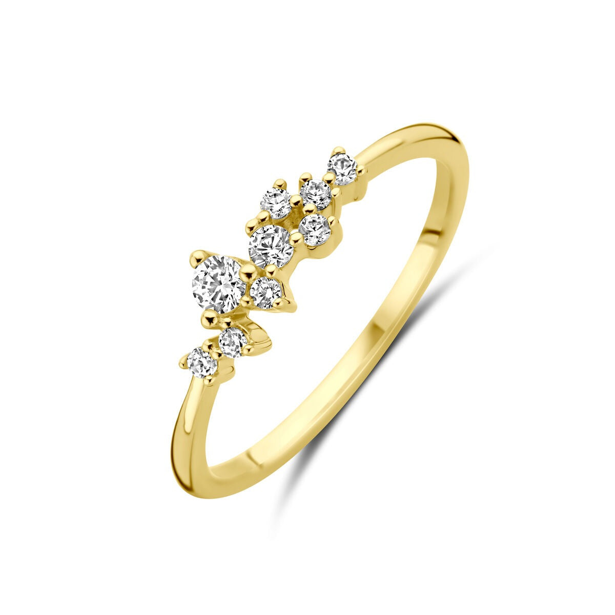 Bague en or jaune 9 carats ornée de zirconiums brillants et raffinés.