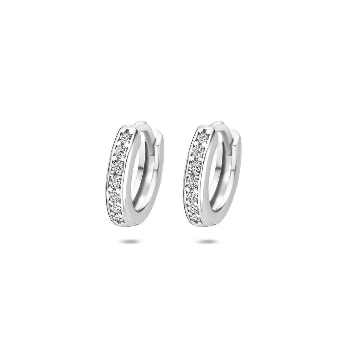 Boucles d'oreilles en argent 925 rhodié avec zirconiums, de forme ronde et brillante.