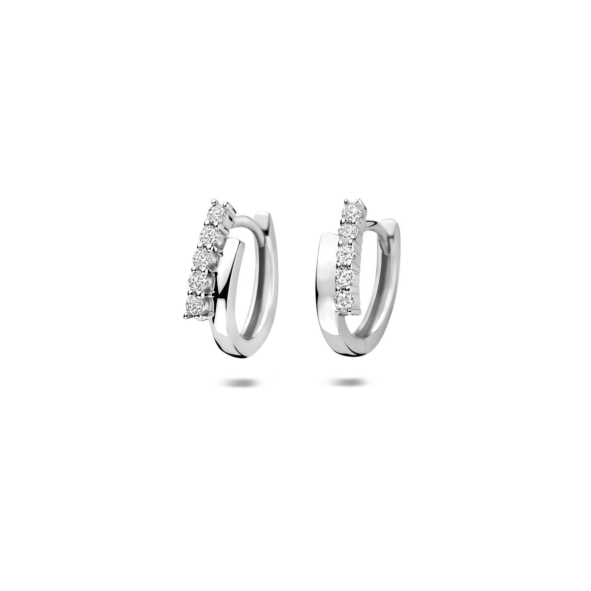 Boucles d'oreilles en argent rhodié de 13 mm avec zircons, au design moderne et brillant.