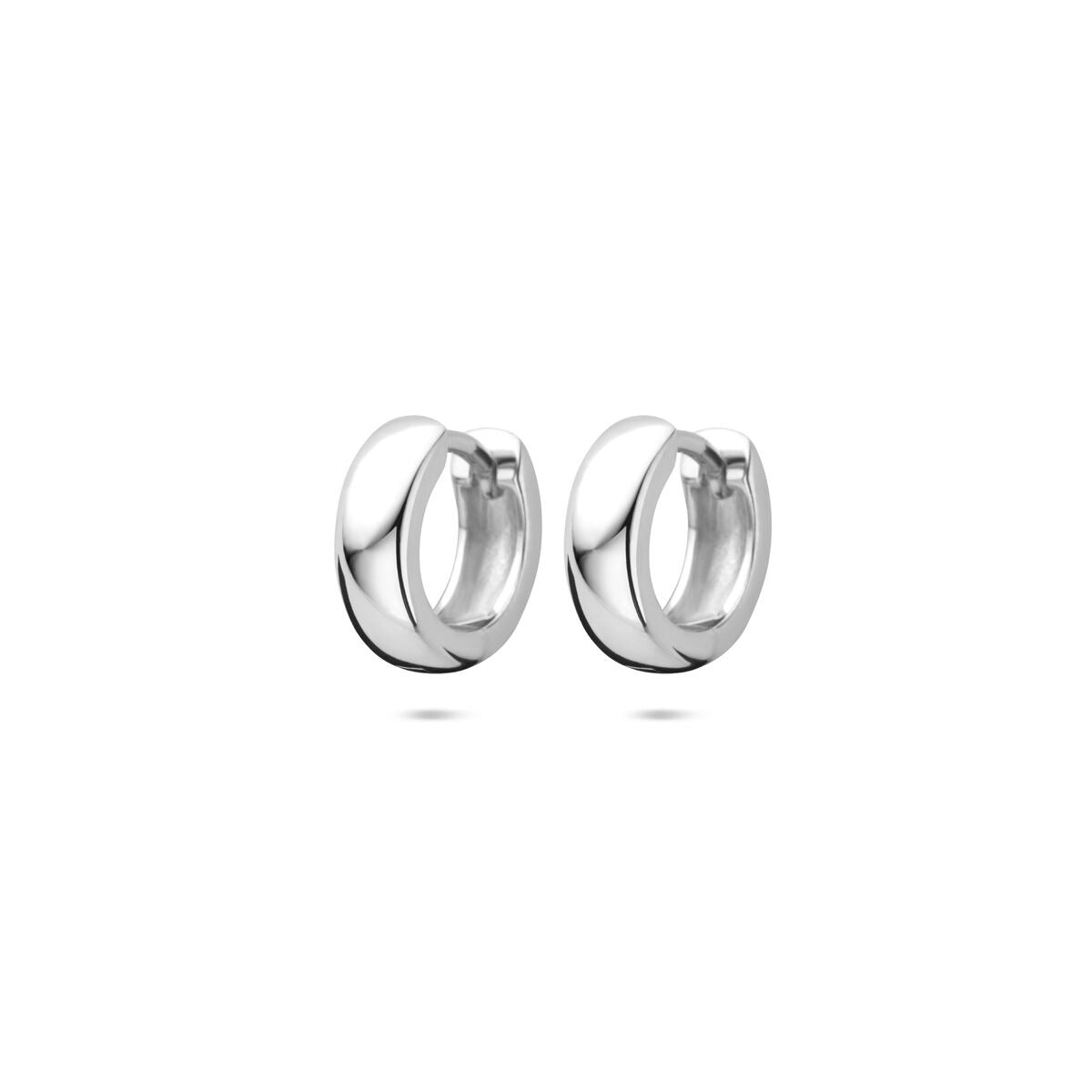 Boucles d'oreilles en argent 925 rhodié, au design épuré et moderne.